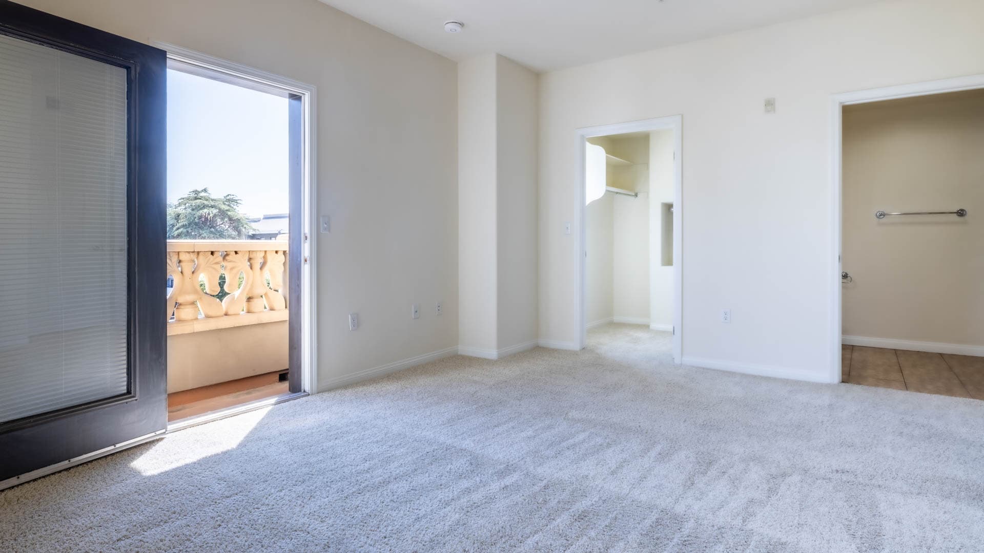 Versailles Koreatown Apartments 7 of 12