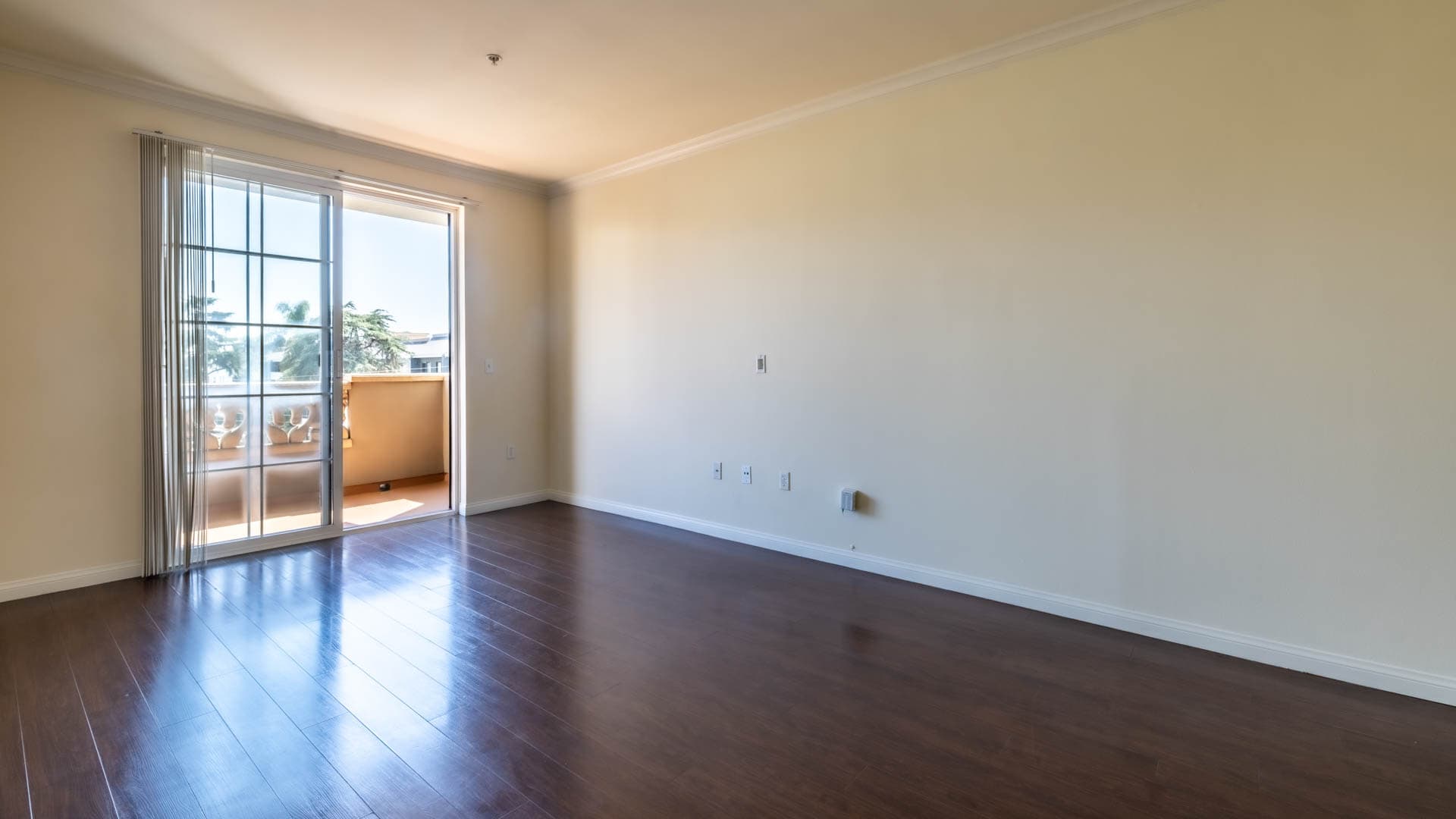 Versailles Koreatown Apartments 5 of 12