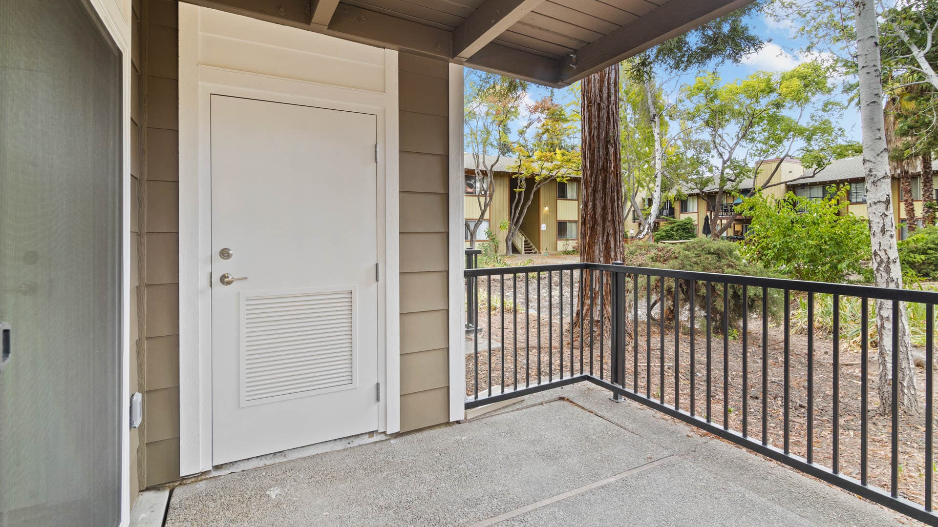 Lorien Ivy Apartments 9 of 12