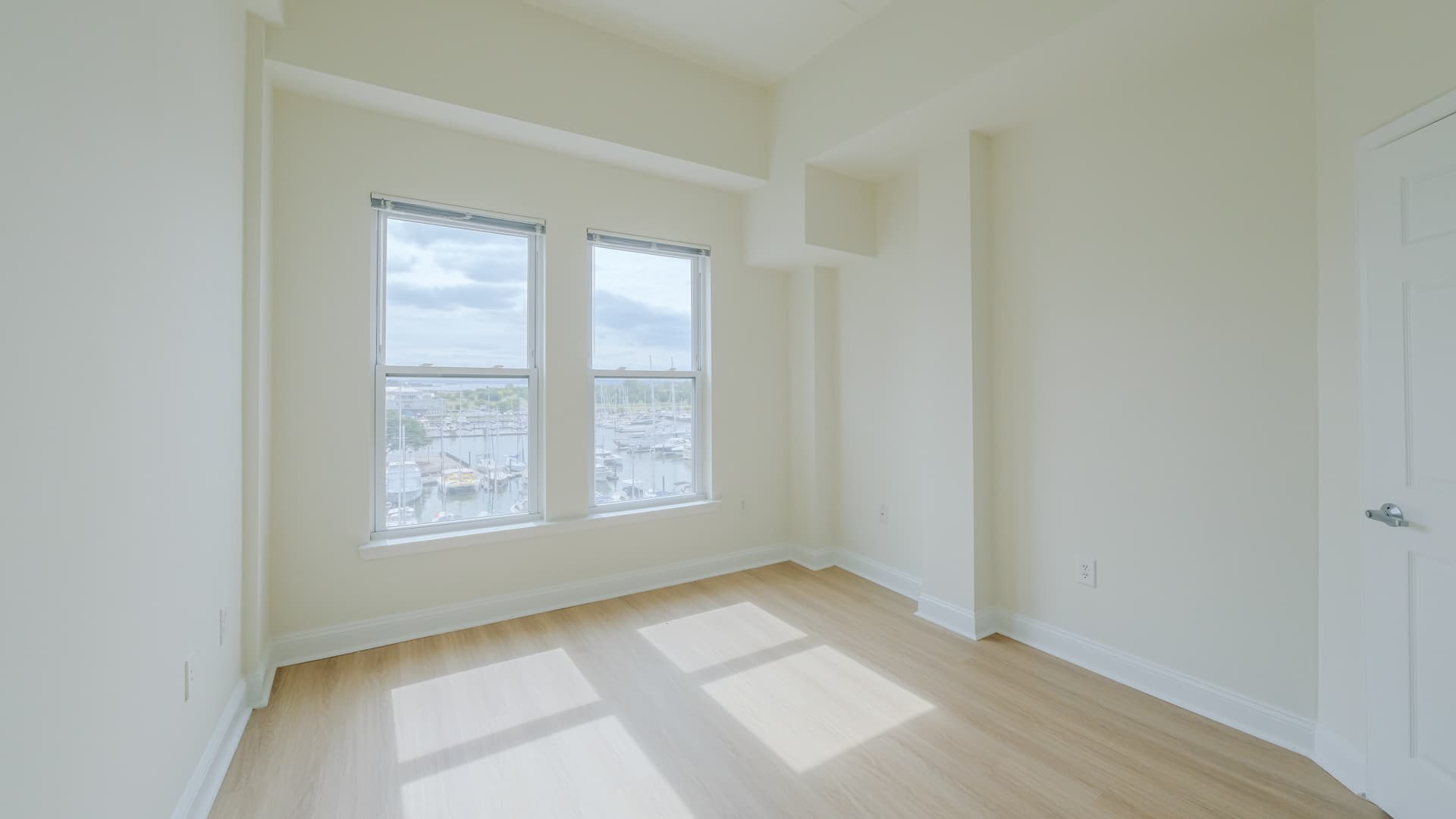 Hudson Point Apartments 4 of 12