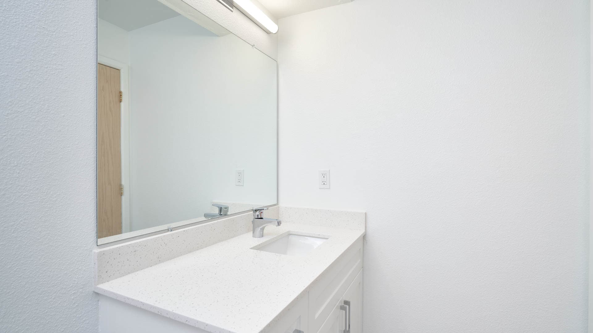 Ivorywood Apartments 4 of 10