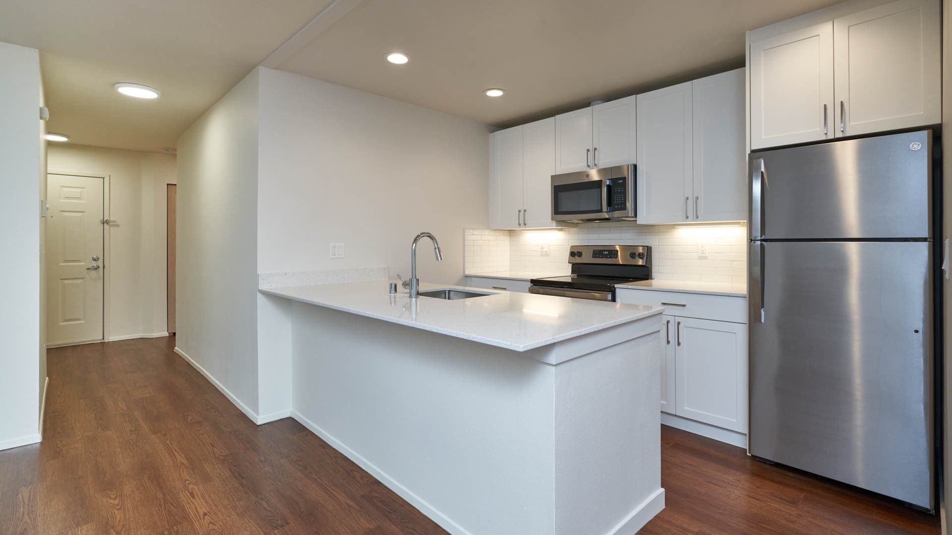 Ivorywood Apartments 3 of 8