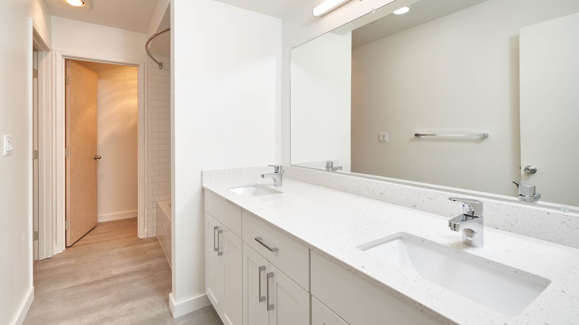 Ivorywood Apartments 6 of 8