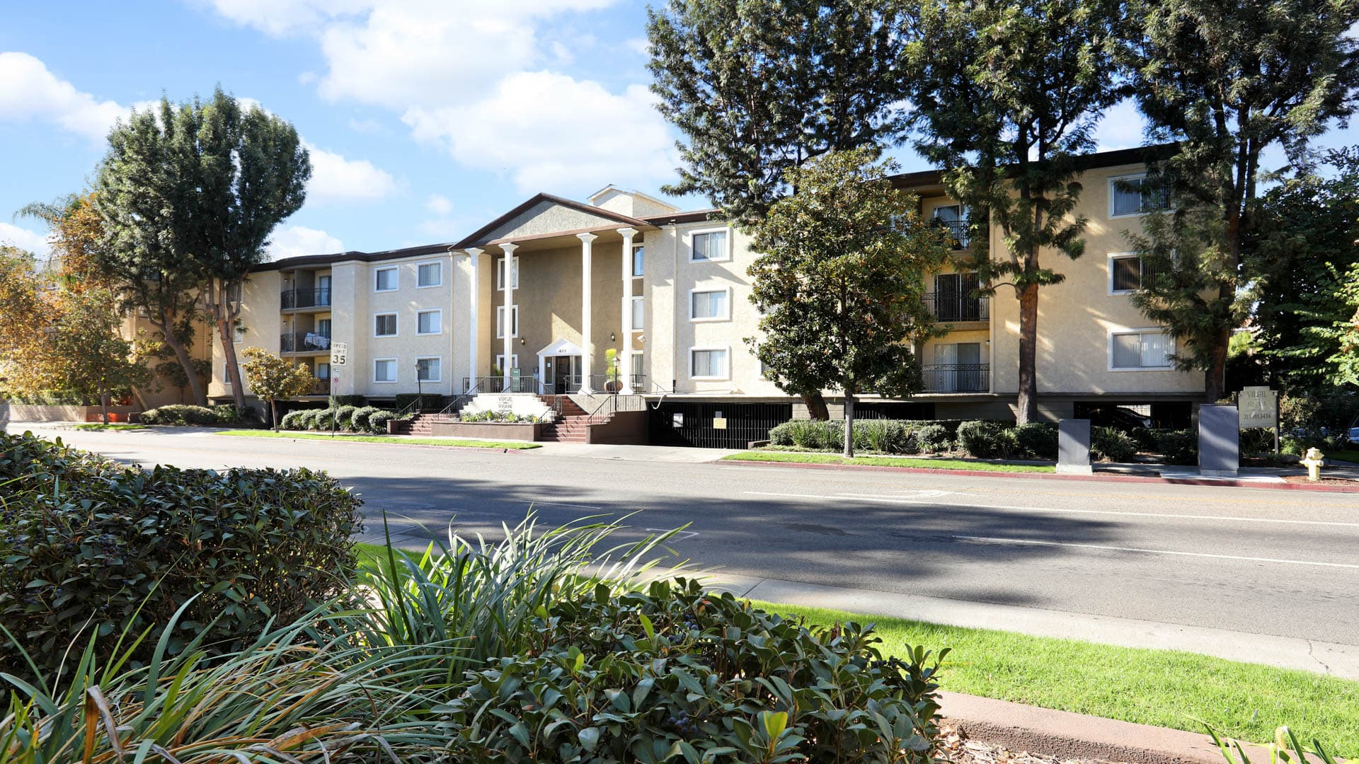 Virgil Square Apartments 3 of 31