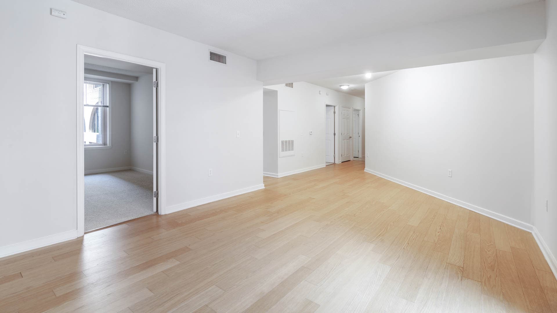2400 M Apartments 10 of 15