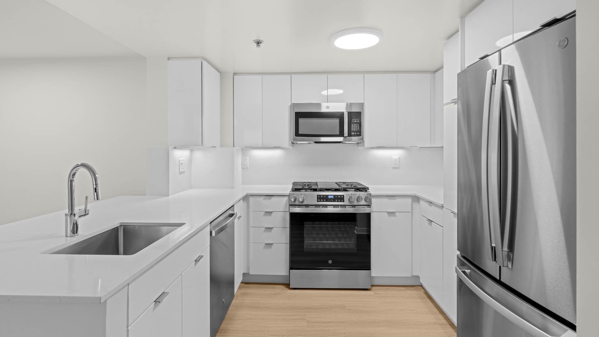 2400 M Apartments 6 of 49