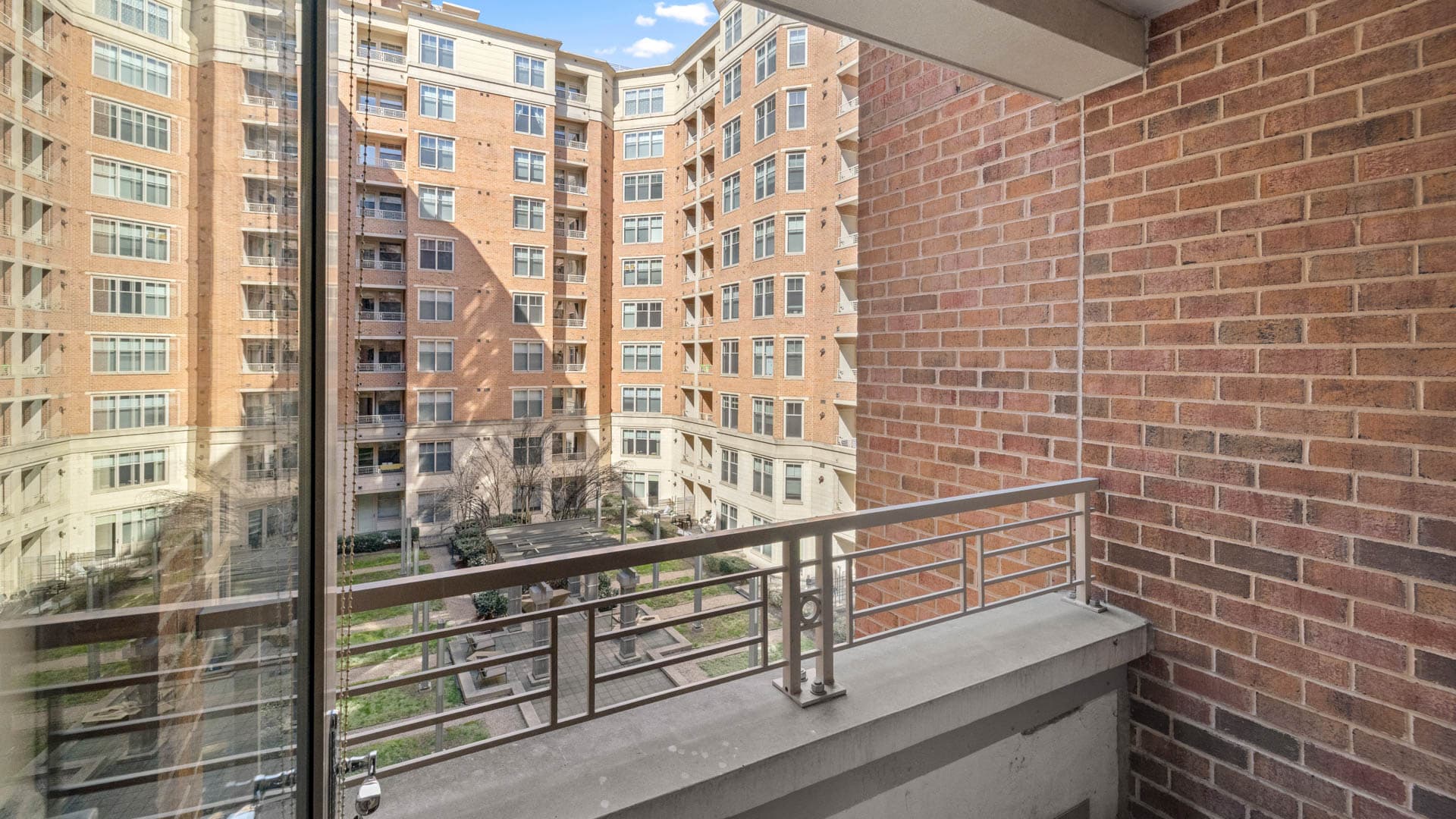 2400 M Apartments 5 of 8