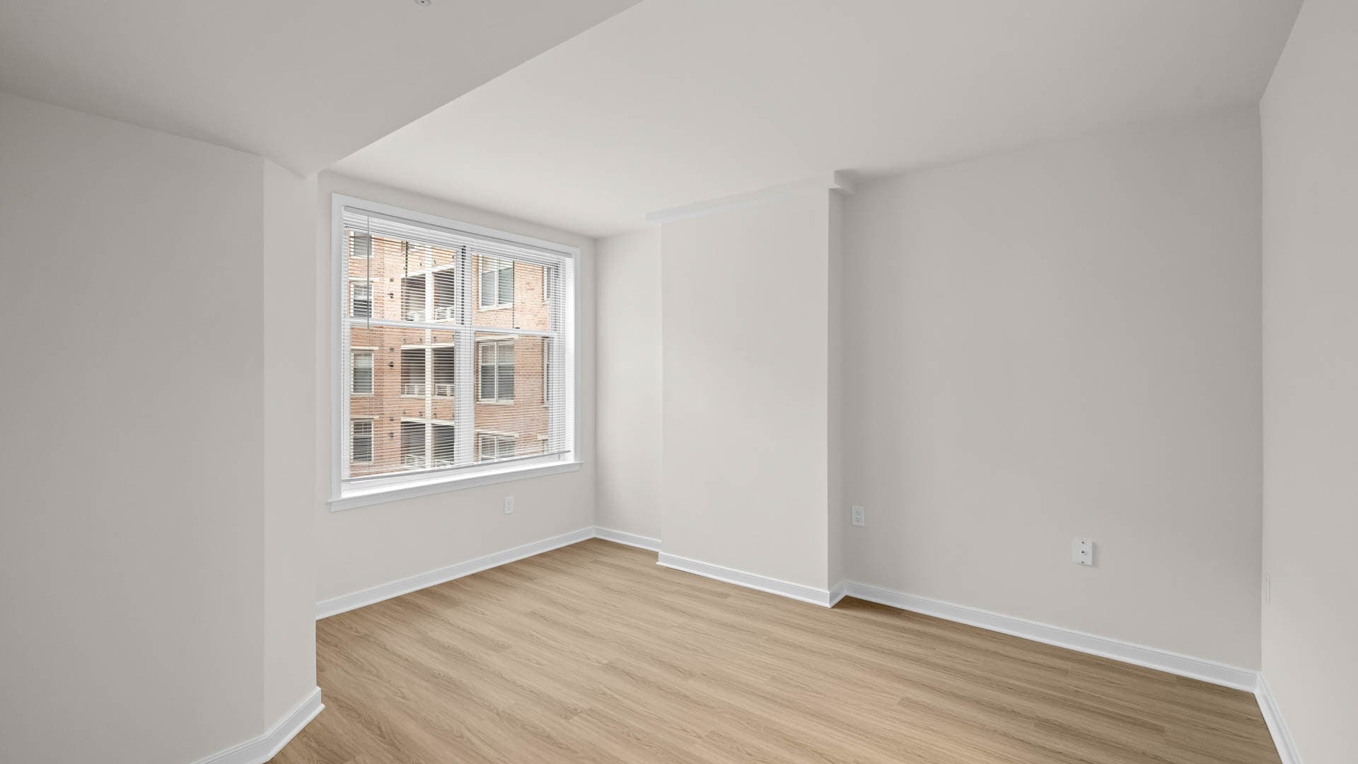 2400 M Apartments 32 of 49