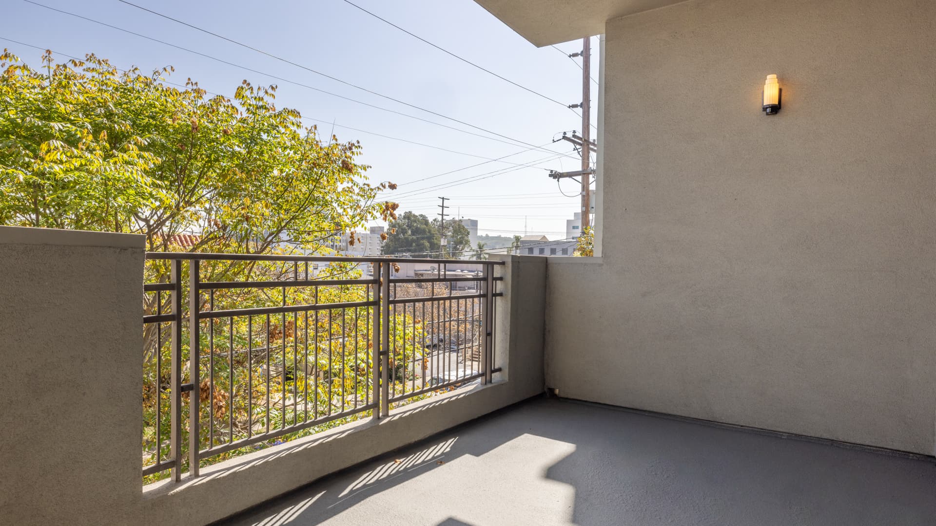 Victor on Venice Apartments 4 of 6