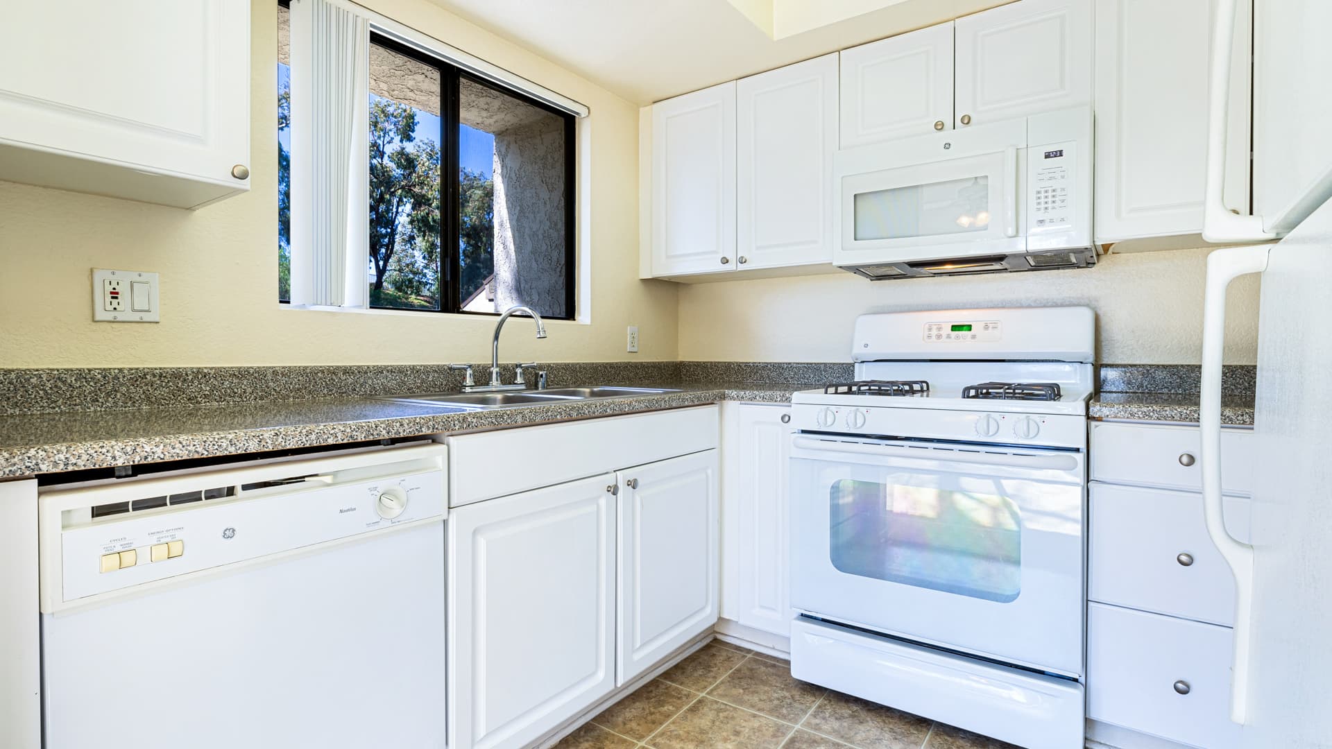 Eagle Canyon Apartments 2 of 8