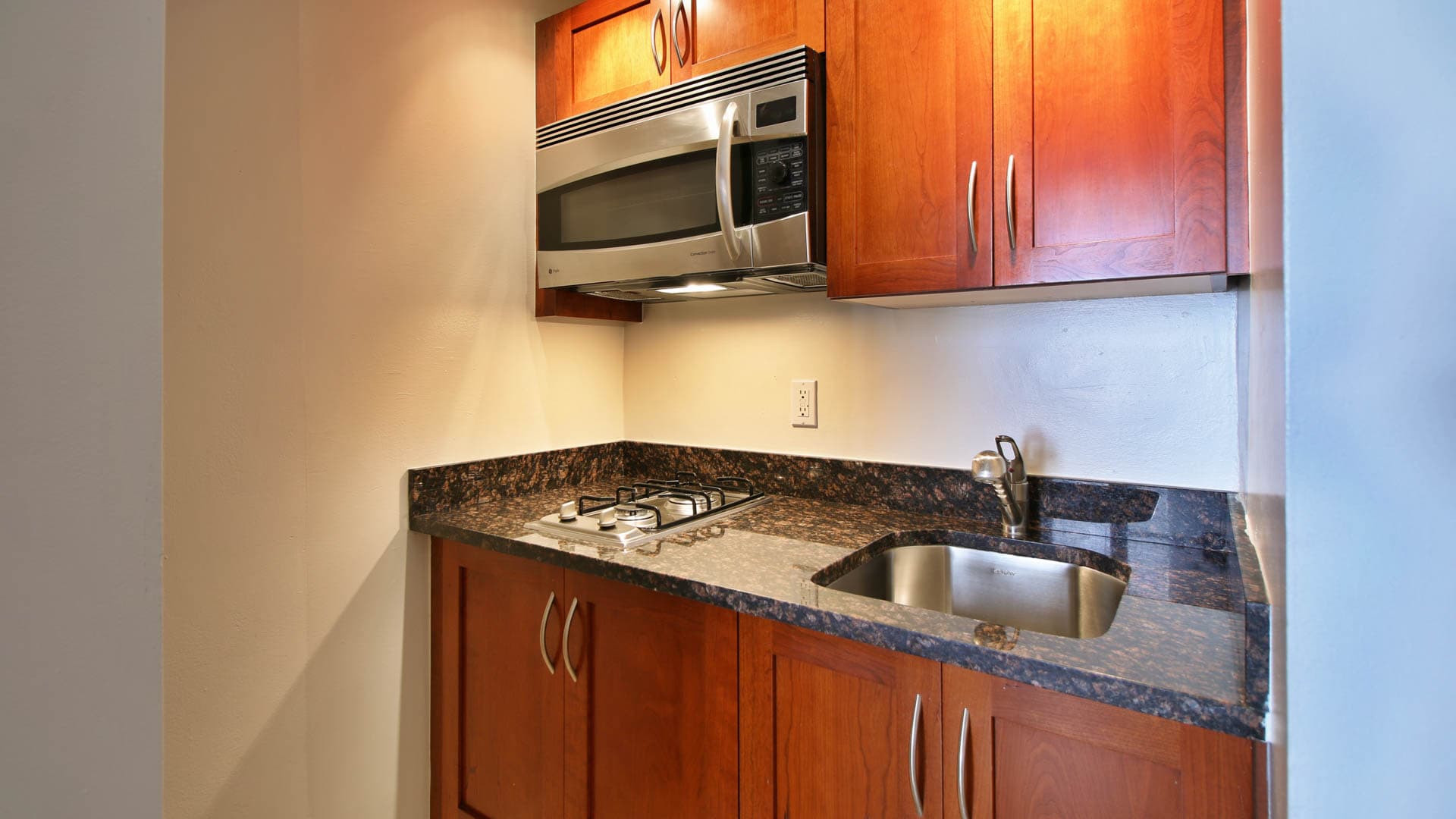 Parc Coliseum Apartments 3 of 5