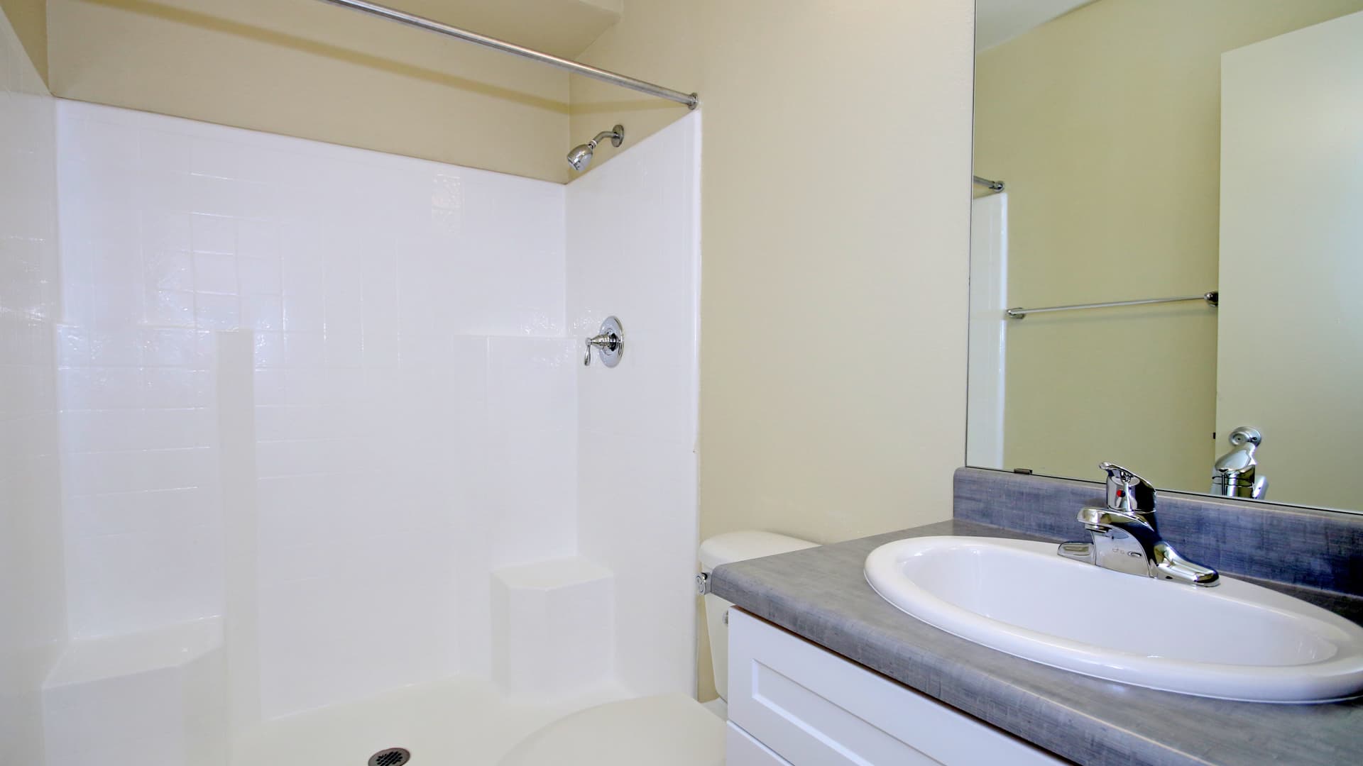 Ocean Crest Apartments 7 of 9