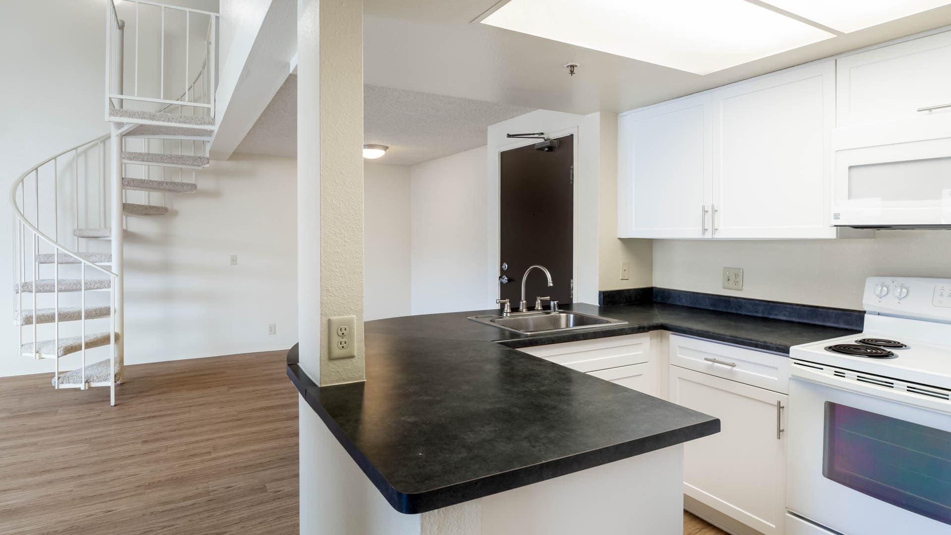 Ocean Crest Apartments 7 of 15