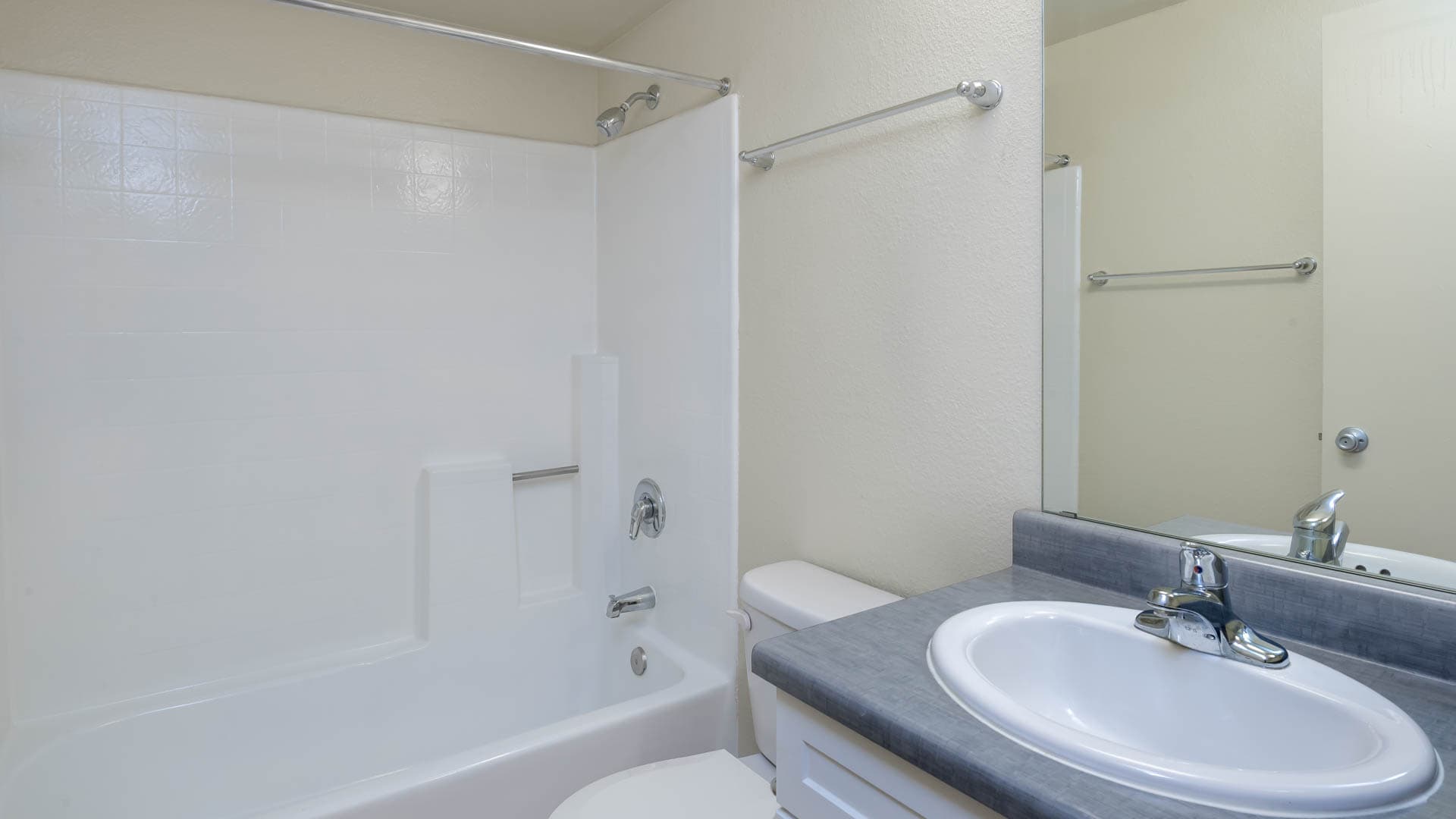 Ocean Crest Apartments 3 of 15