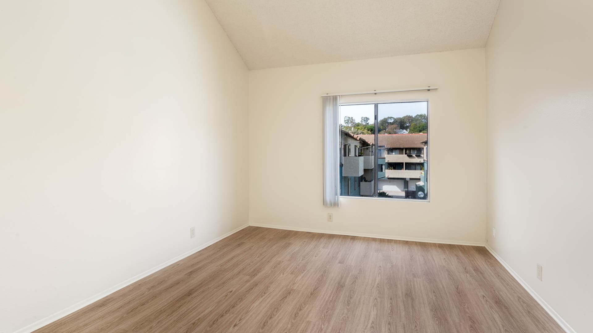 Ocean Crest Apartments 4 of 15