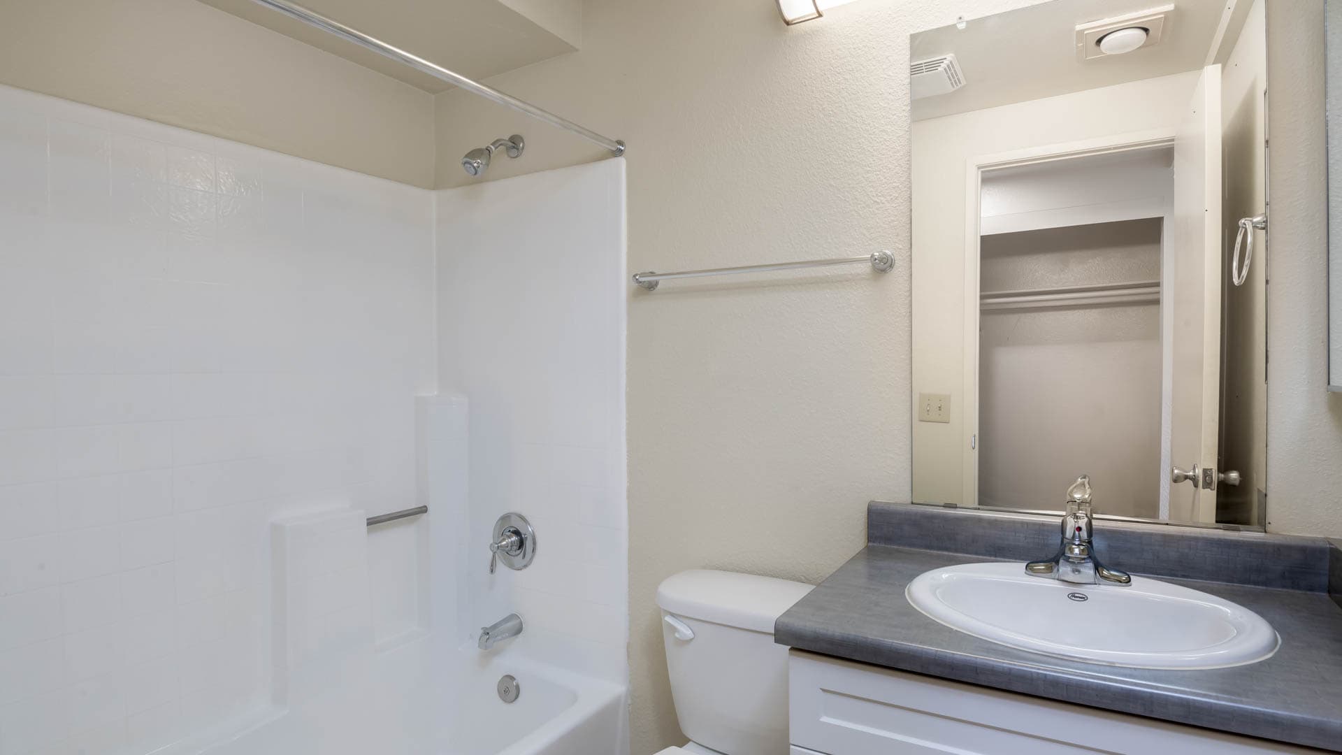 Ocean Crest Apartments 2 of 15