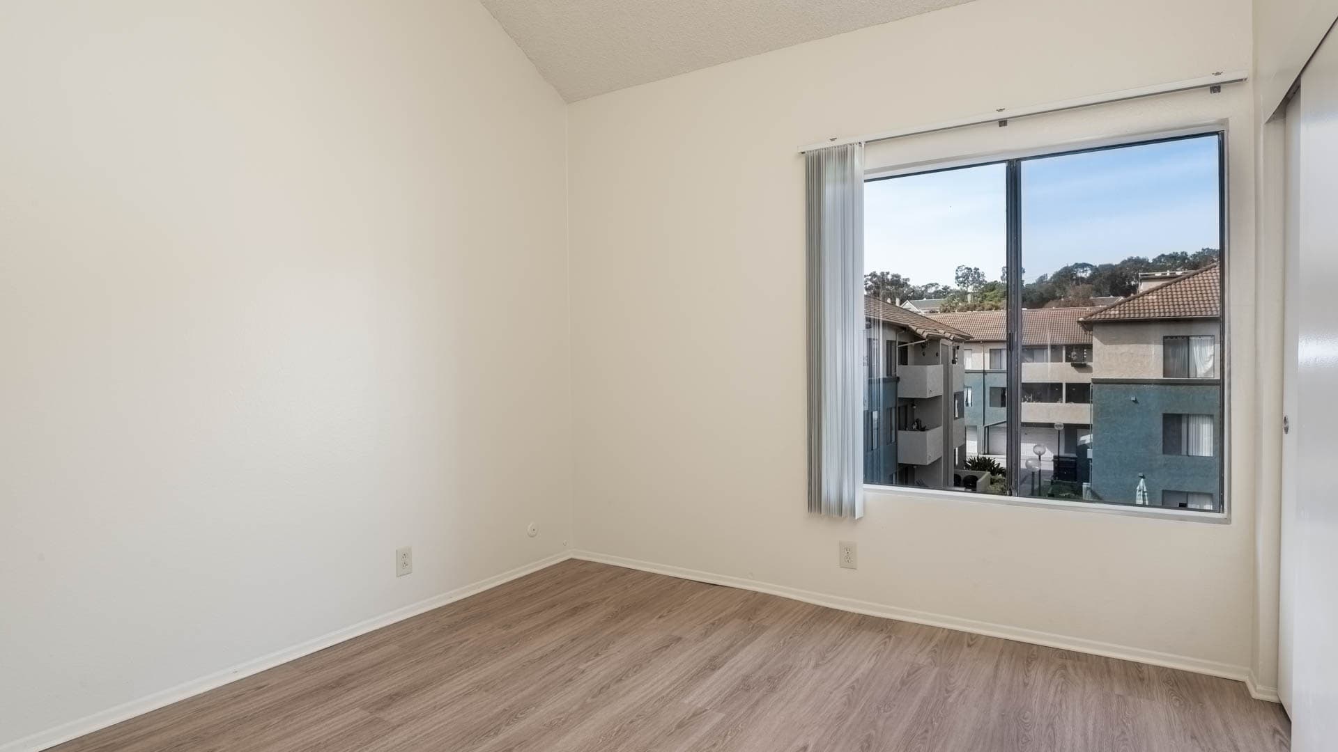 Ocean Crest Apartments 5 of 15