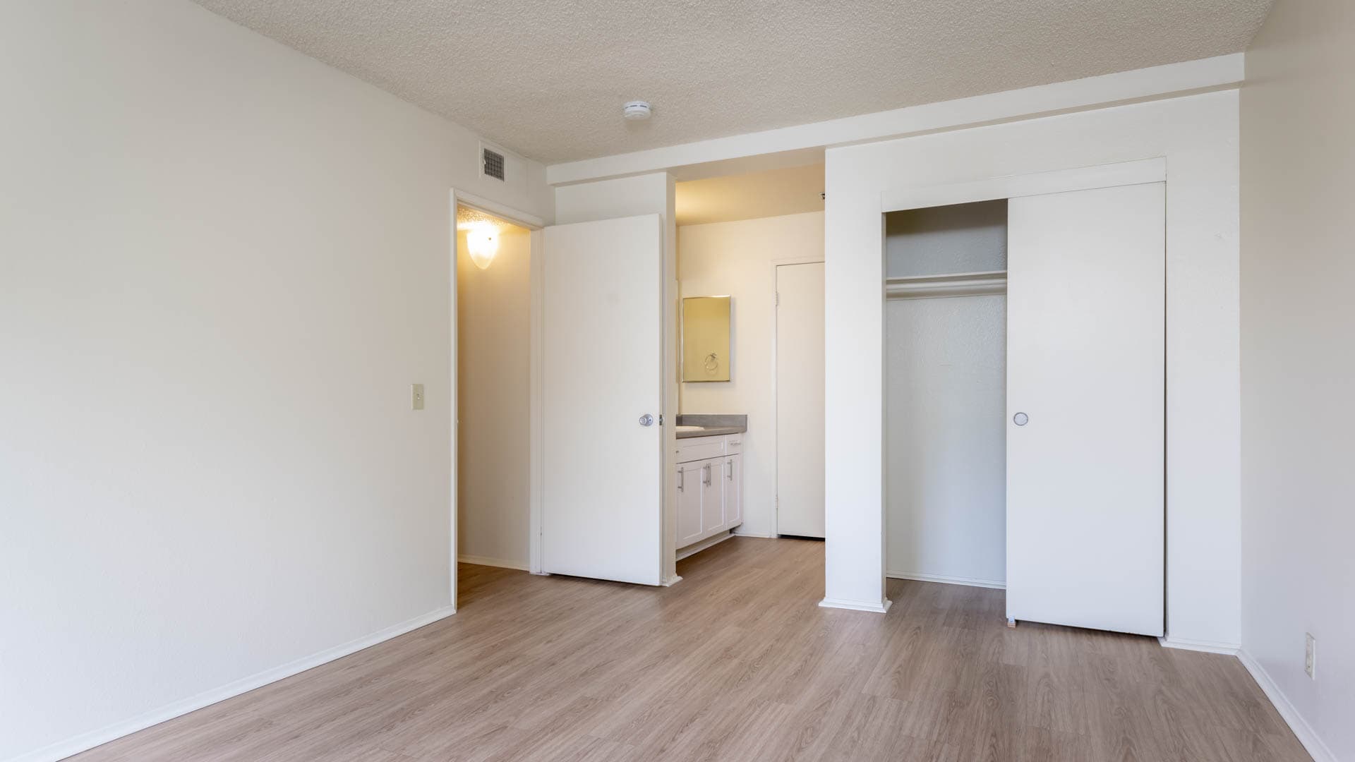 Ocean Crest Apartments 4 of 9
