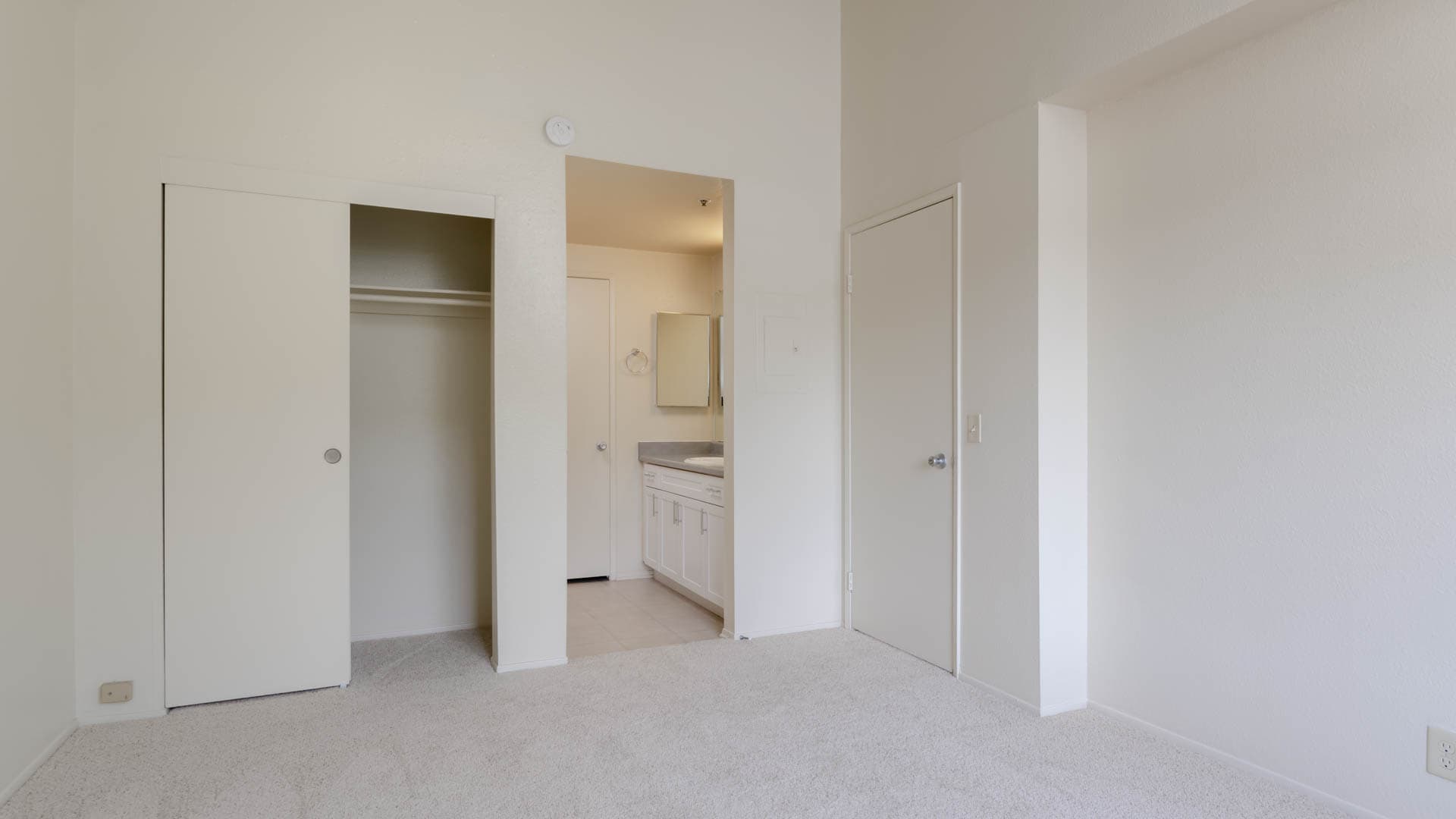 Ocean Crest Apartments 2 of 7