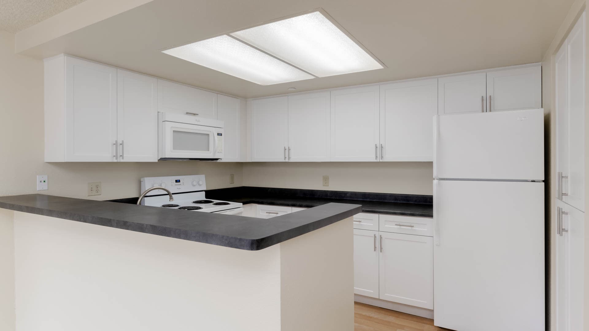 Ocean Crest Apartments 4 of 7