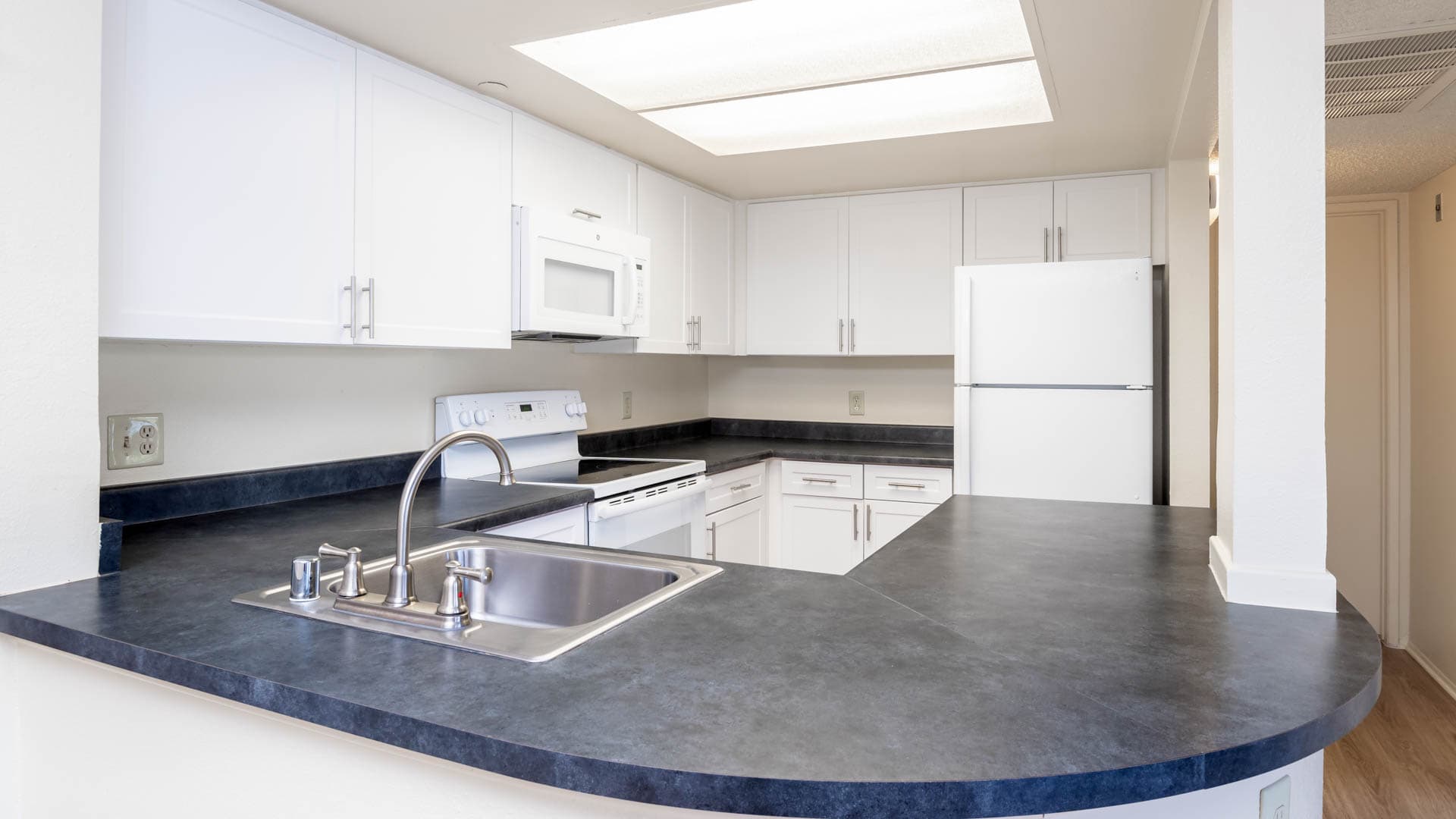 Ocean Crest Apartments 3 of 22