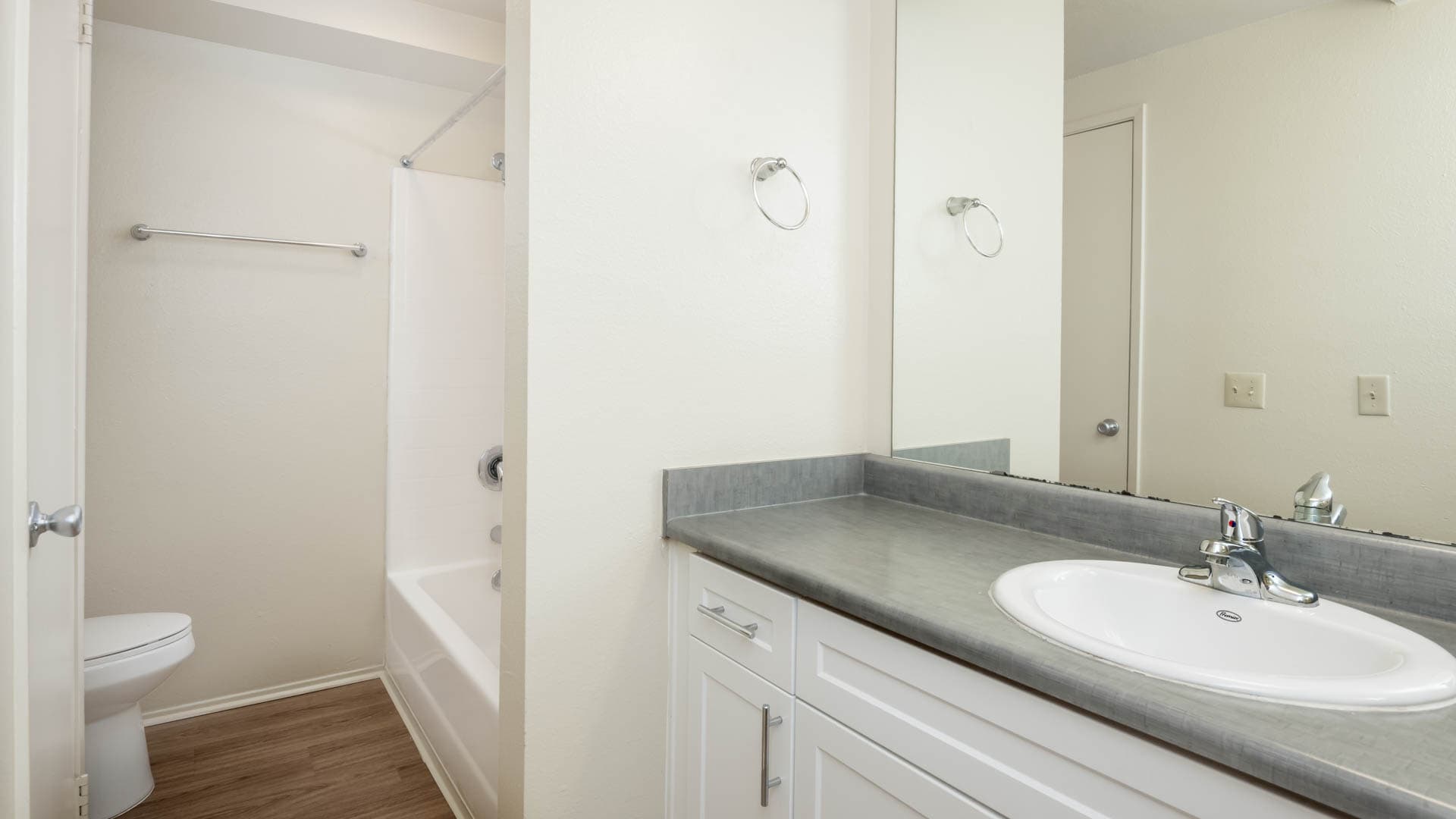 Ocean Crest Apartments 6 of 17
