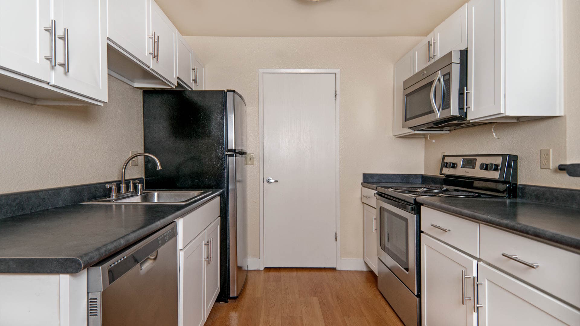 Verde Apartments 4 of 8