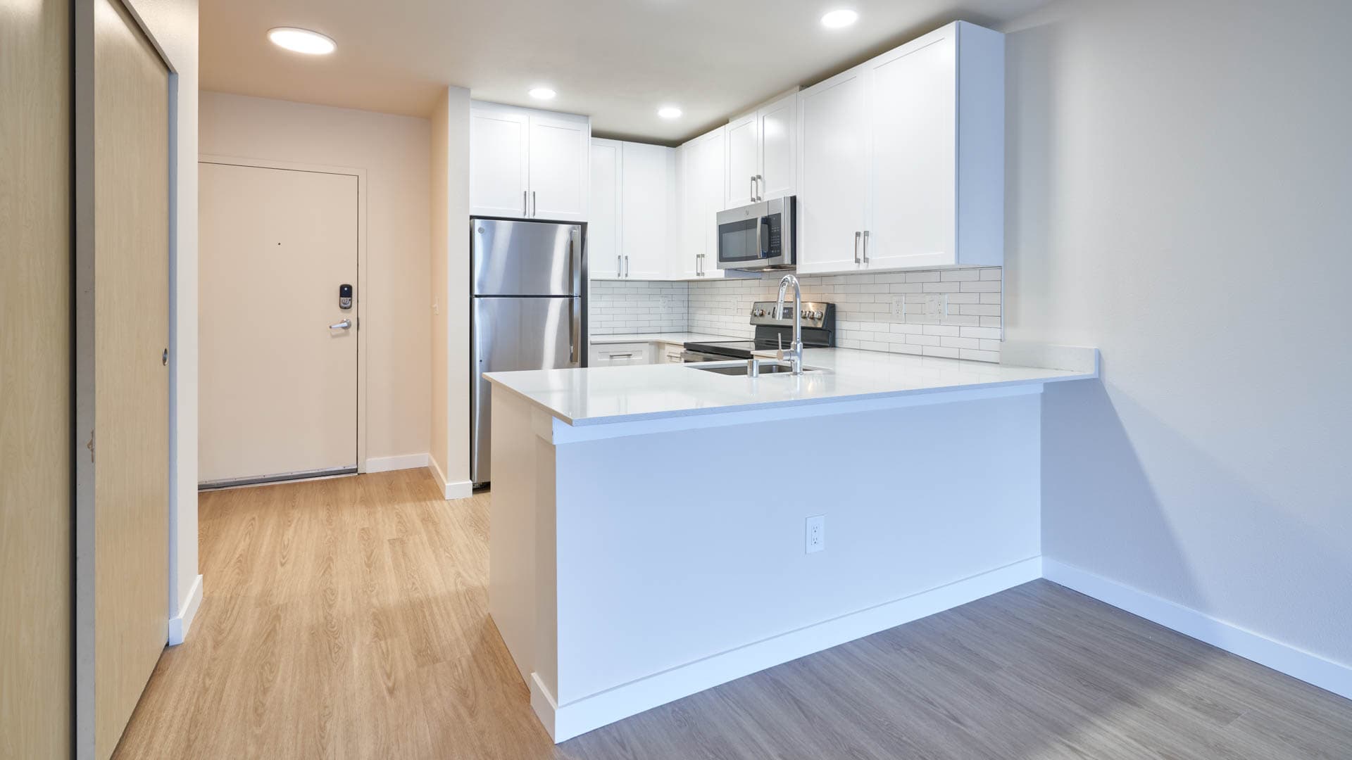 Rianna Apartments 1 of 6