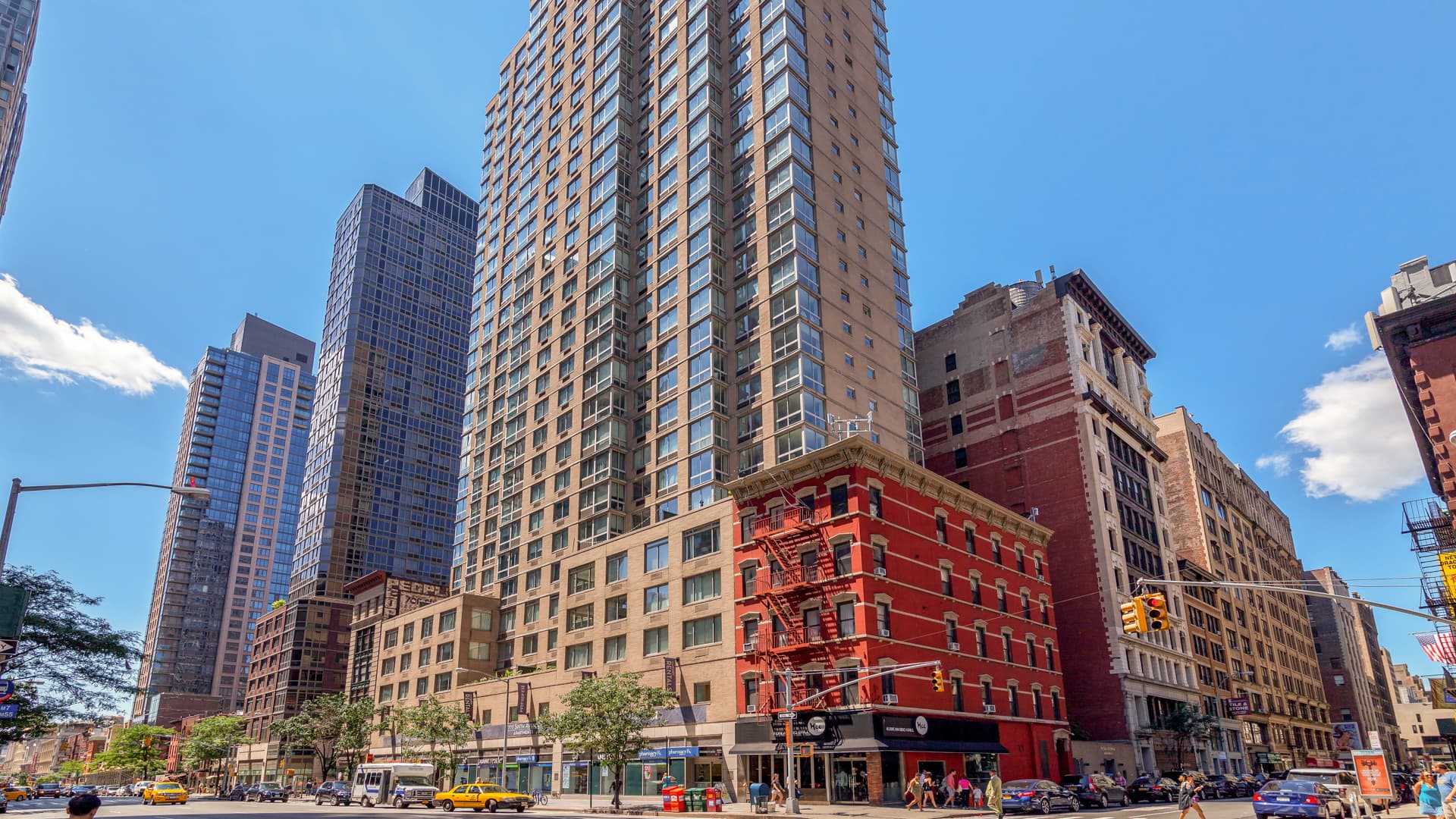 777 6th Avenue Apartments 3 of 72