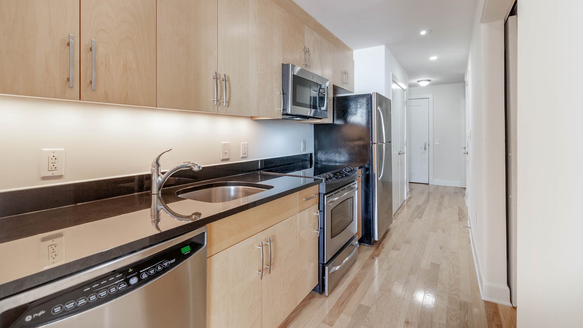 425 Mass Apartments 4 of 67