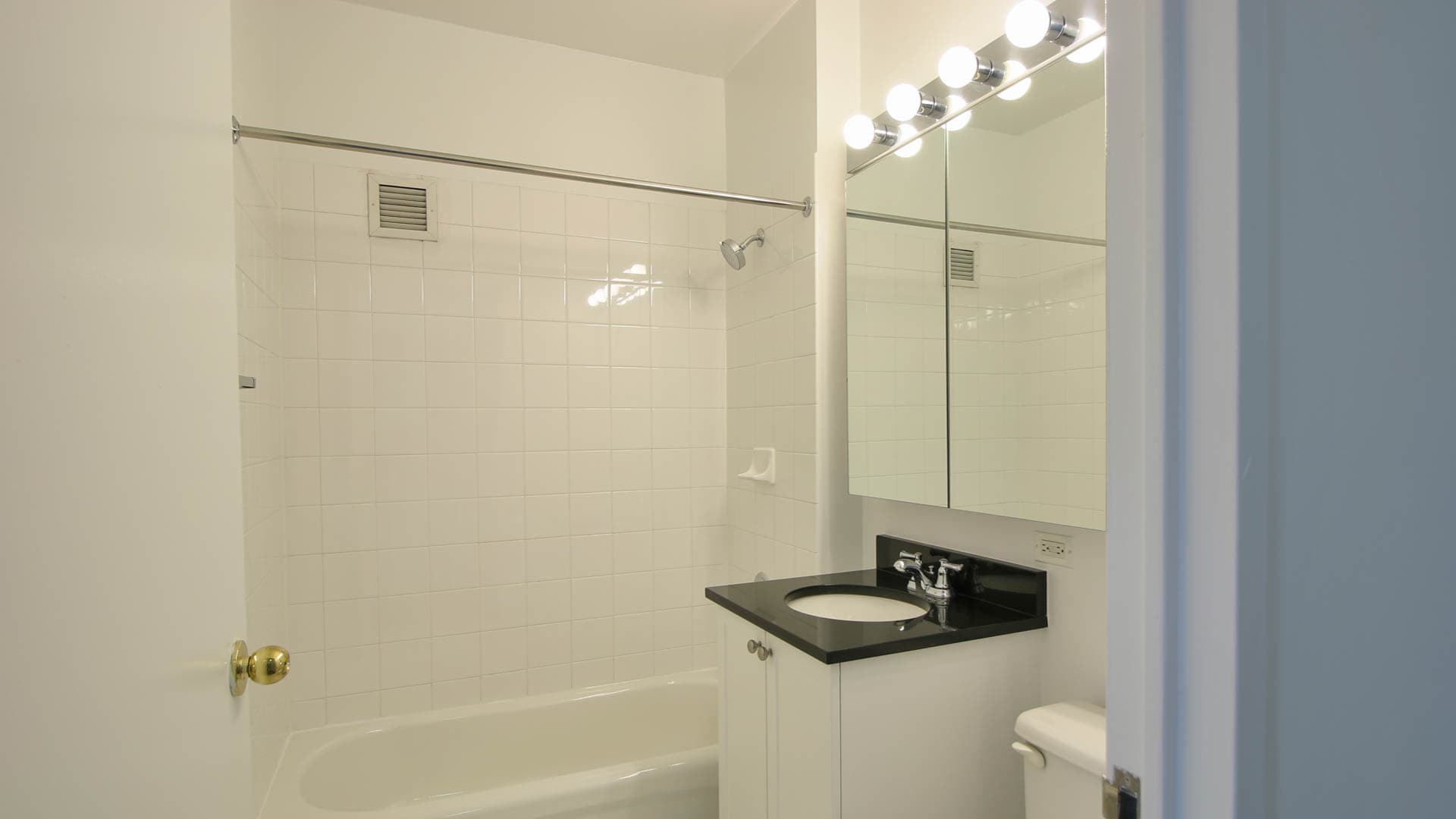 180 Riverside Boulevard Apartments 1 of 11