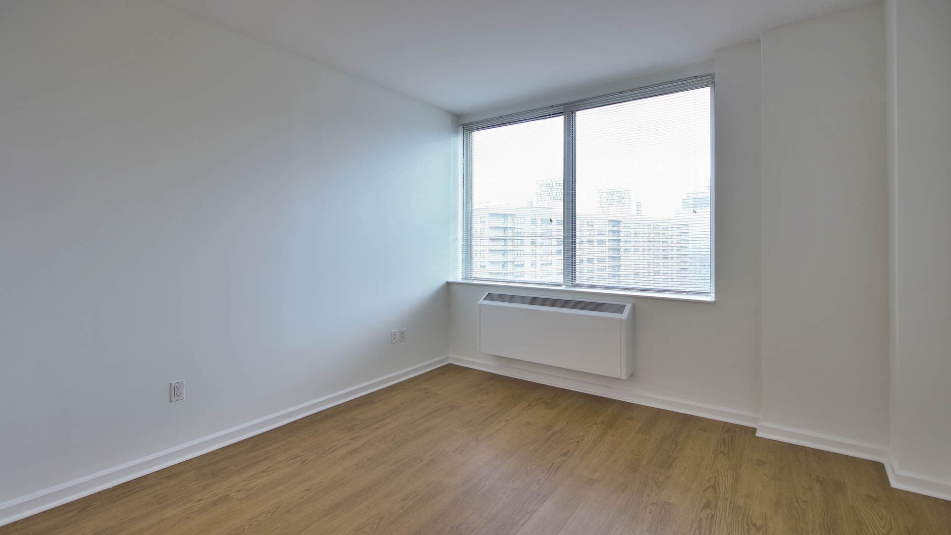 180 Riverside Boulevard Apartments 2 of 11