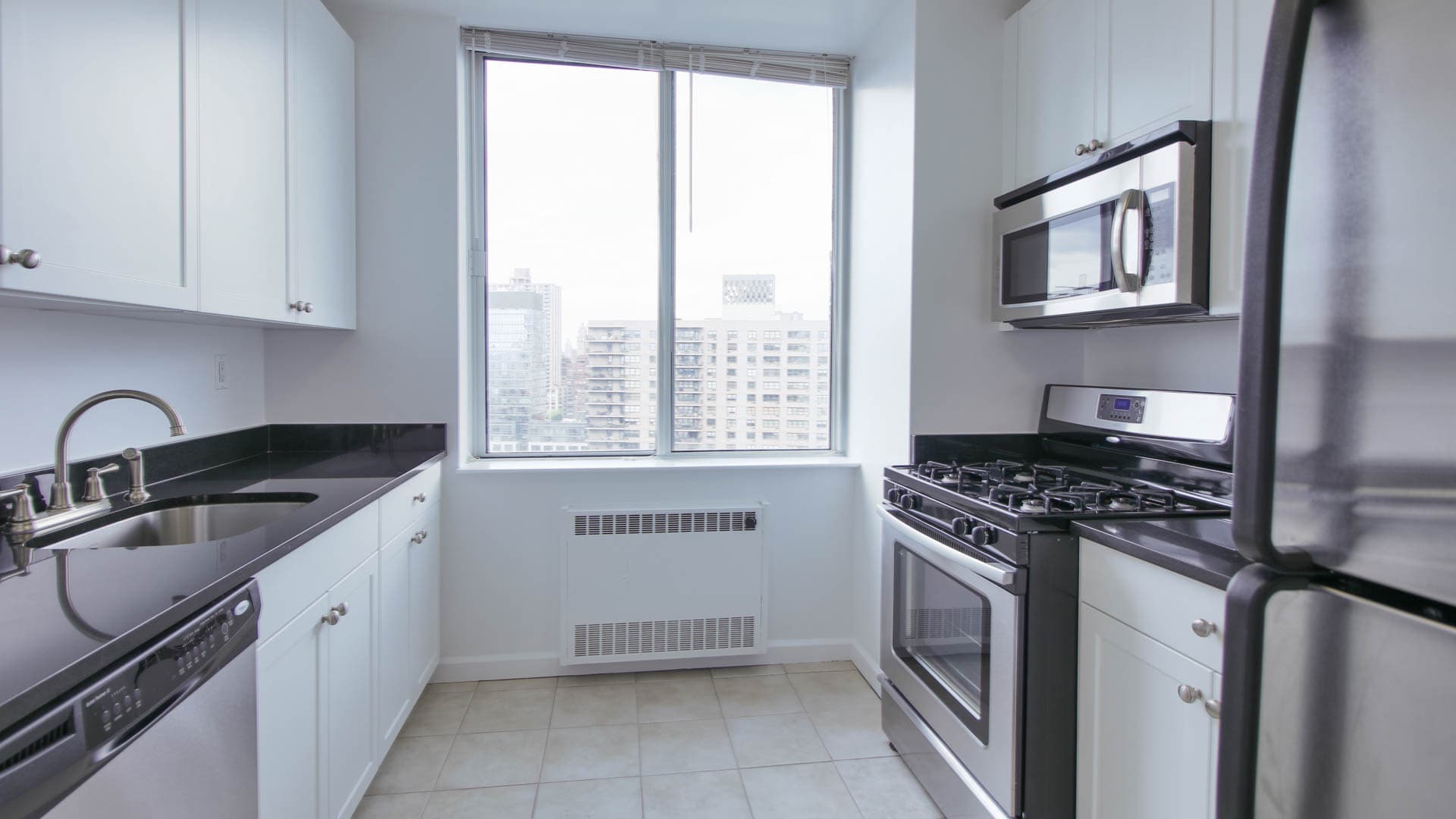 180 Riverside Boulevard Apartments 6 of 11