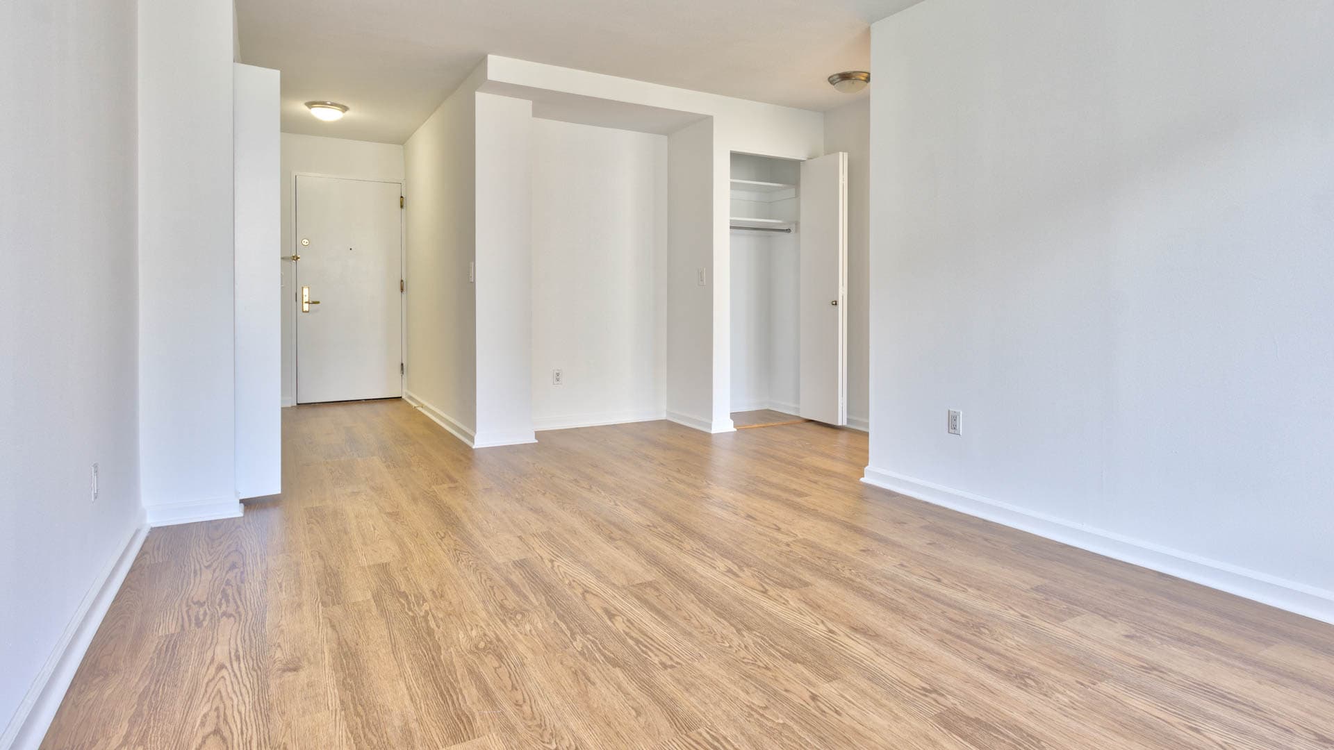 180 Riverside Boulevard Apartments 5 of 8