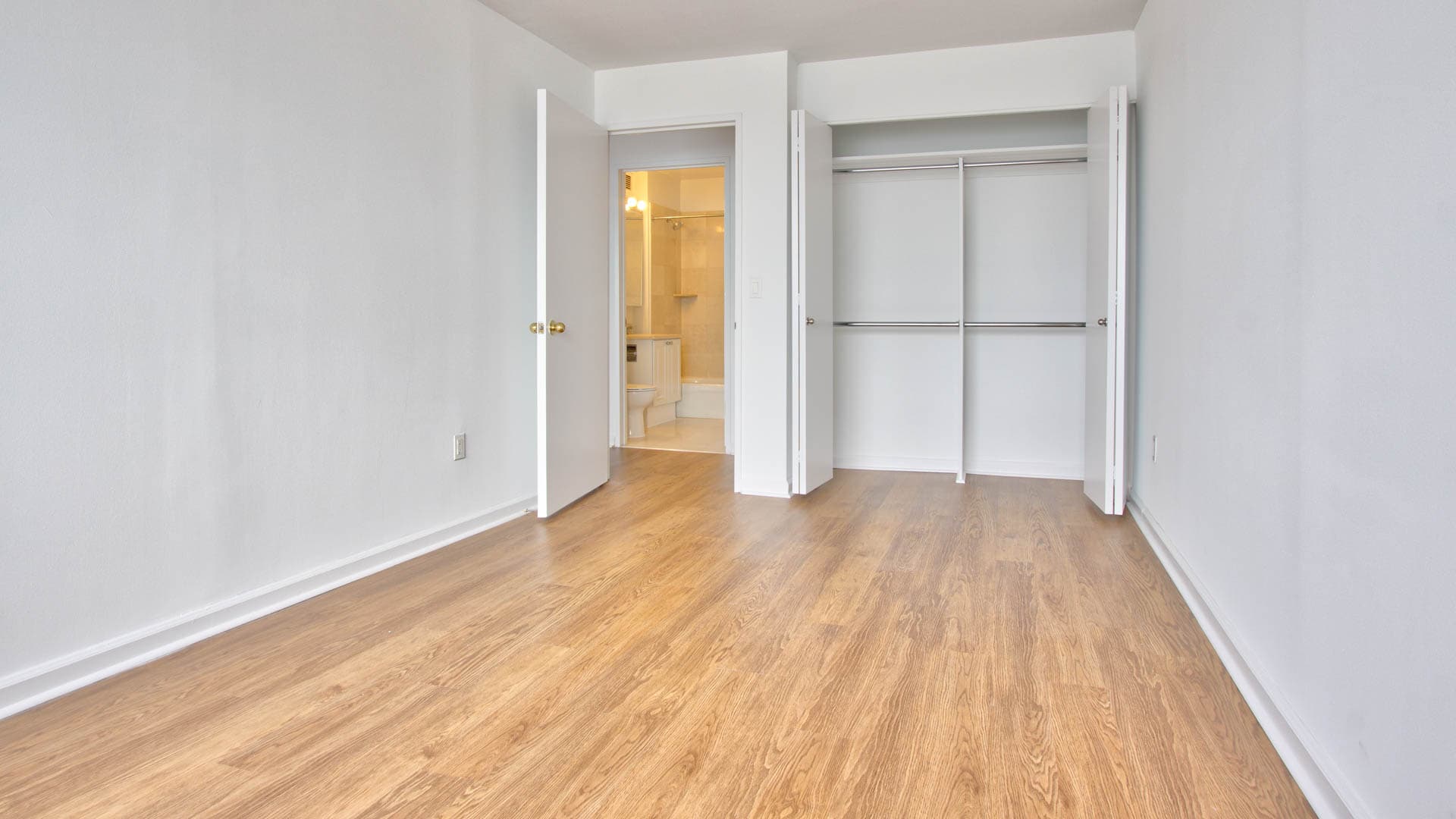 180 Riverside Boulevard Apartments 5 of 11