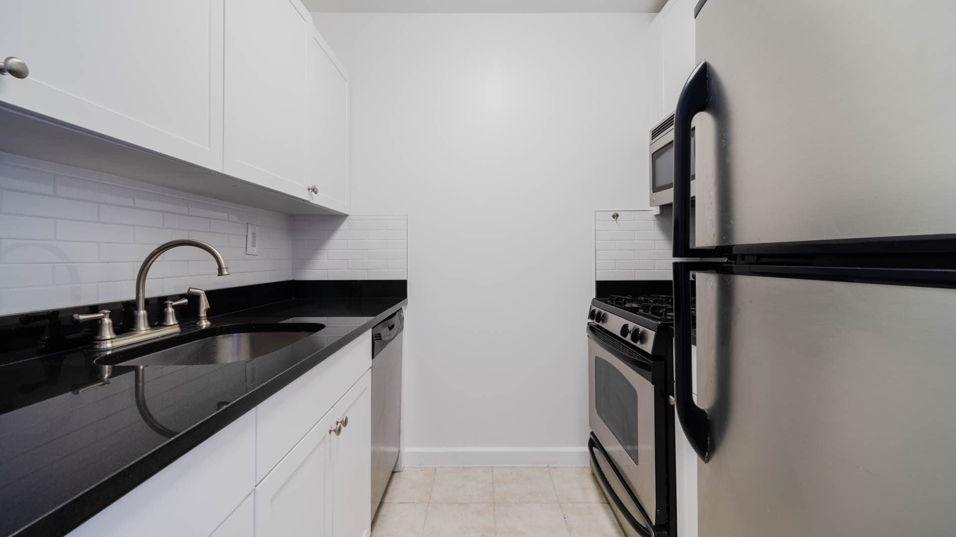 180 Riverside Boulevard Apartments 6 of 11