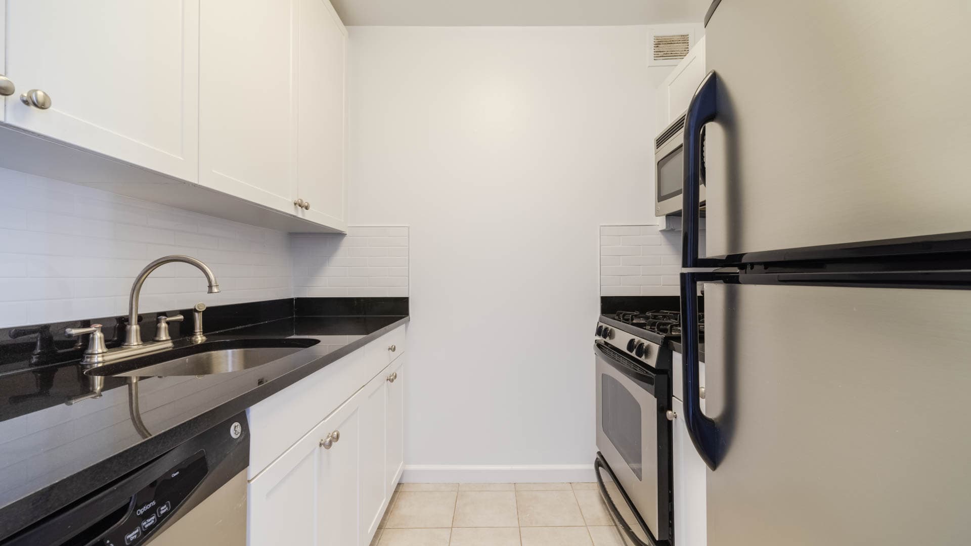 180 Riverside Boulevard Apartments 4 of 6