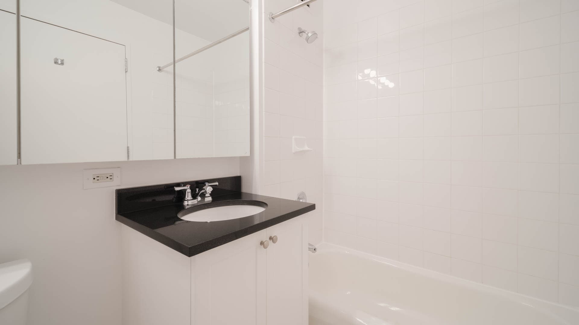 180 Riverside Boulevard Apartments 2 of 12