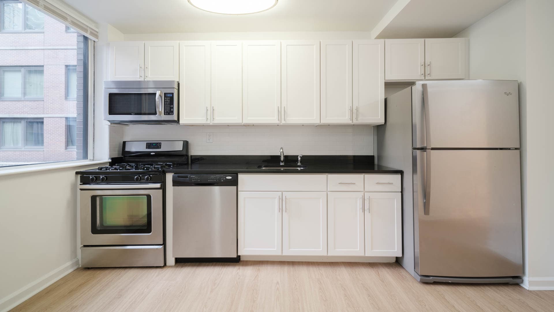180 Riverside Boulevard Apartments 3 of 6