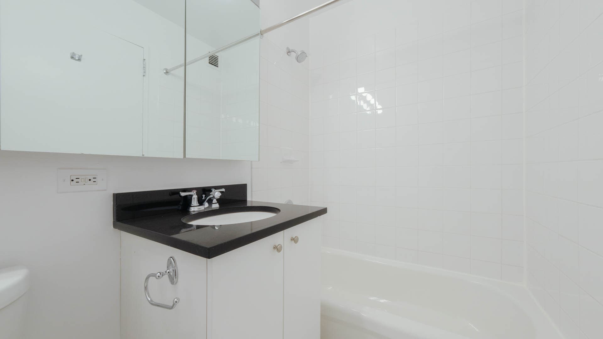 180 Riverside Boulevard Apartments 6 of 13
