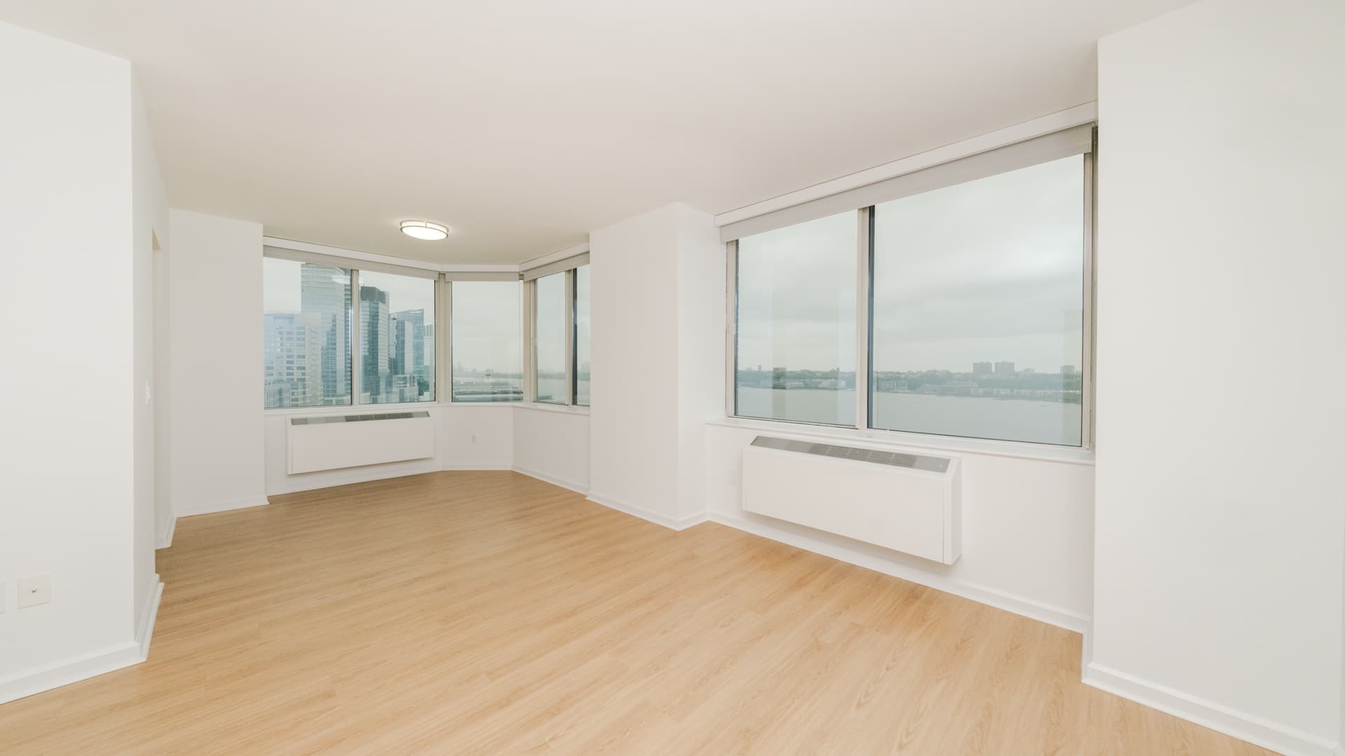 180 Riverside Boulevard Apartments 2 of 8
