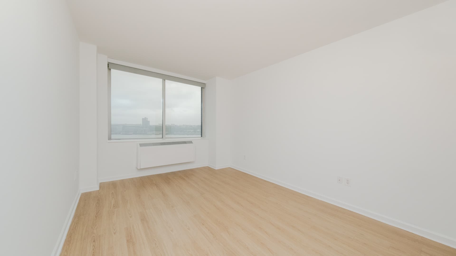180 Riverside Boulevard Apartments 4 of 8