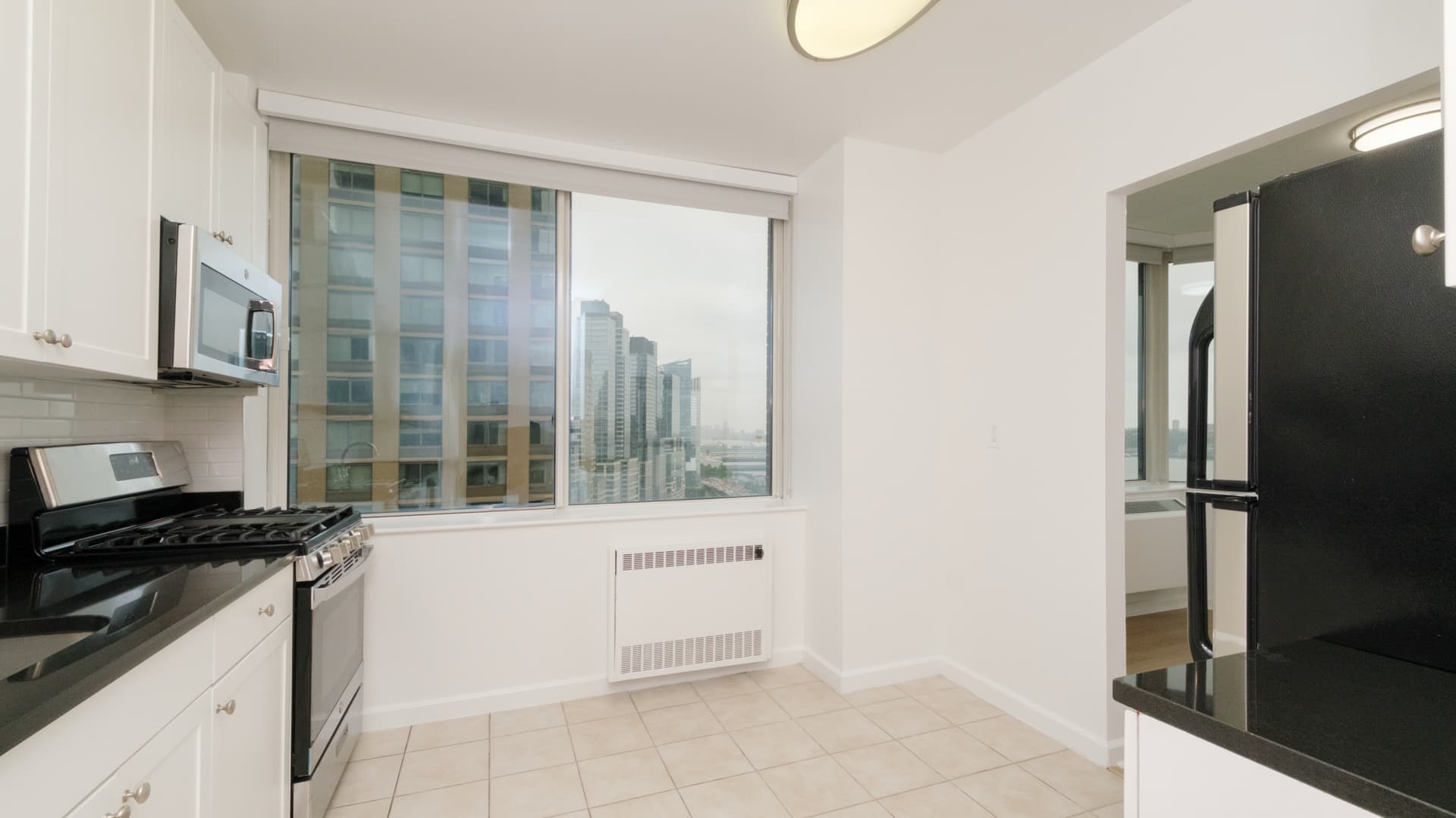 180 Riverside Boulevard Apartments 5 of 8