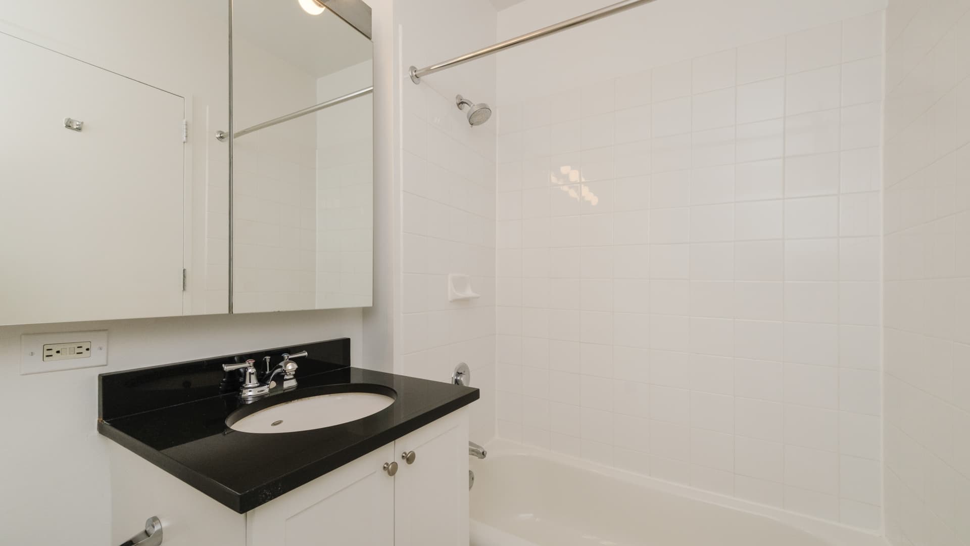 180 Riverside Boulevard Apartments 6 of 8