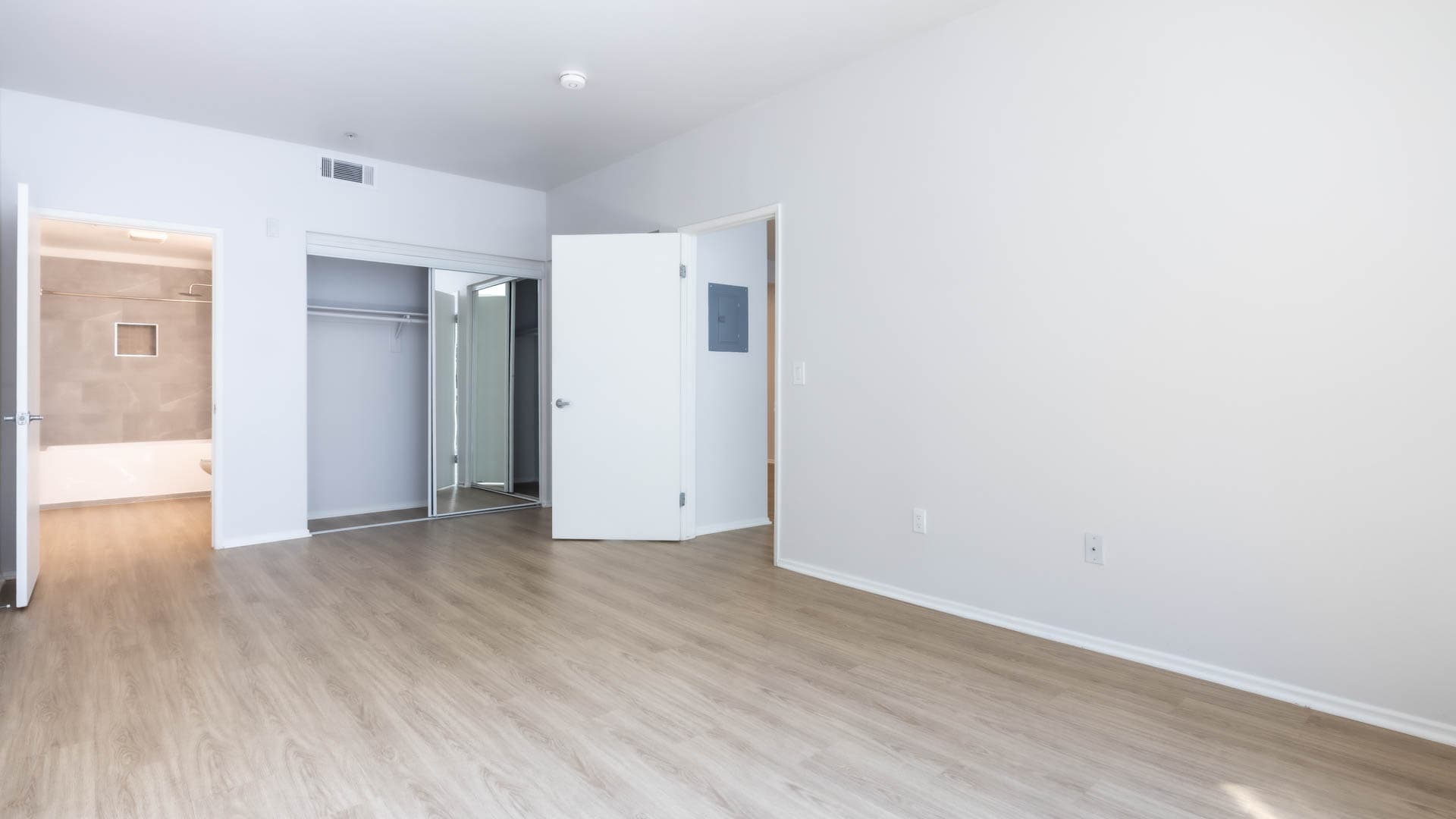 Lindley Apartments 3 of 8