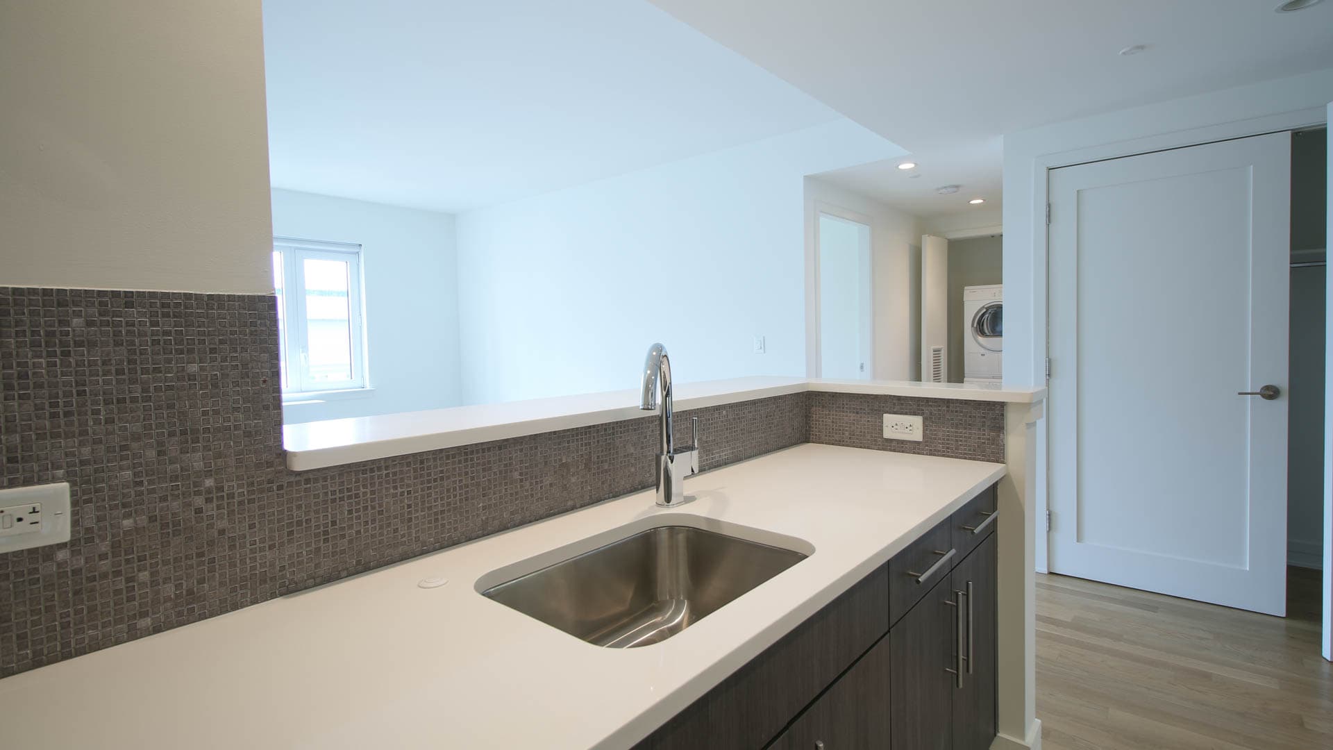175 Kent Apartments 4 of 11