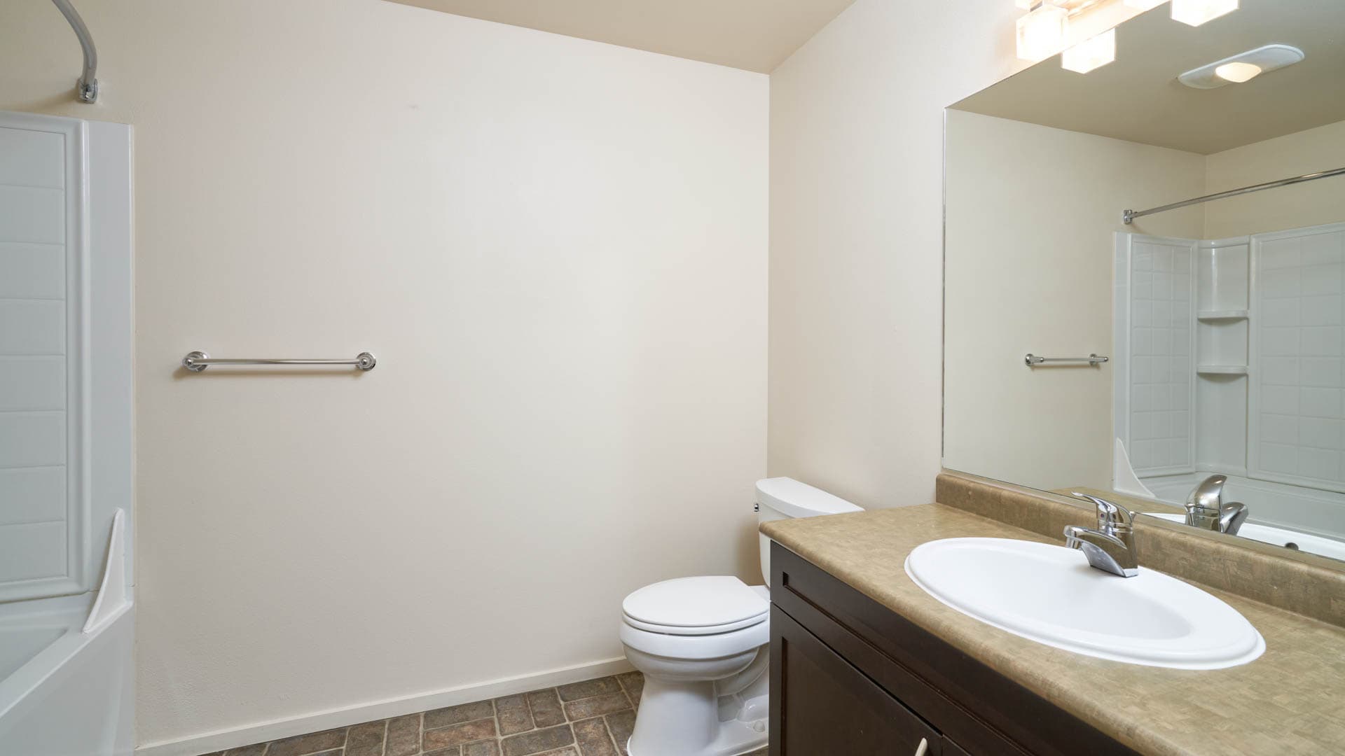 Veloce Apartments 4 of 9