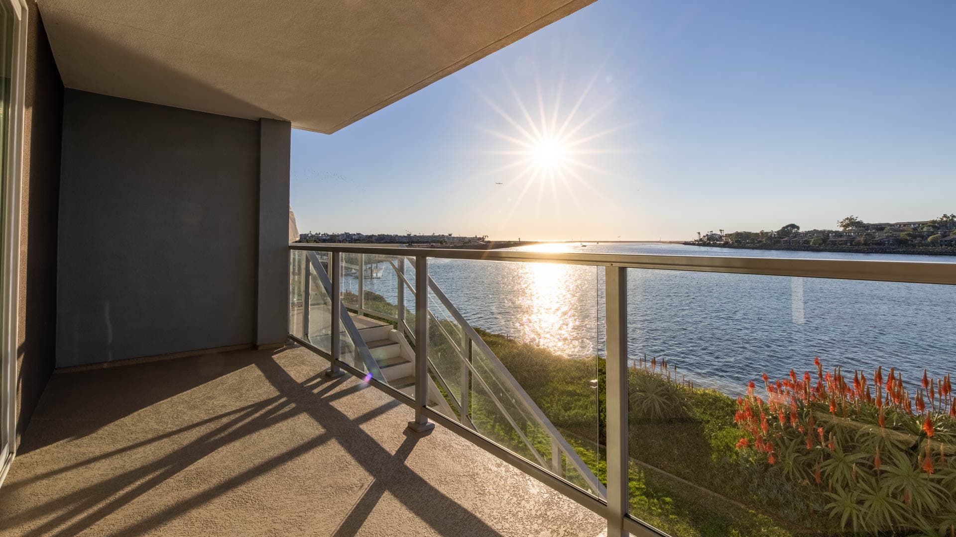 Breakwater at Marina del Rey Apartments 1 of 11