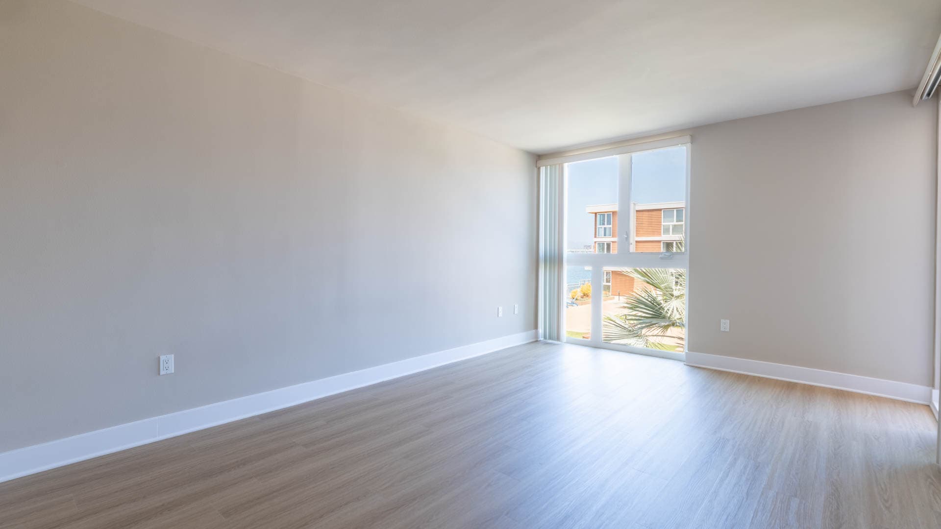 Breakwater at Marina del Rey Apartments 28 of 71