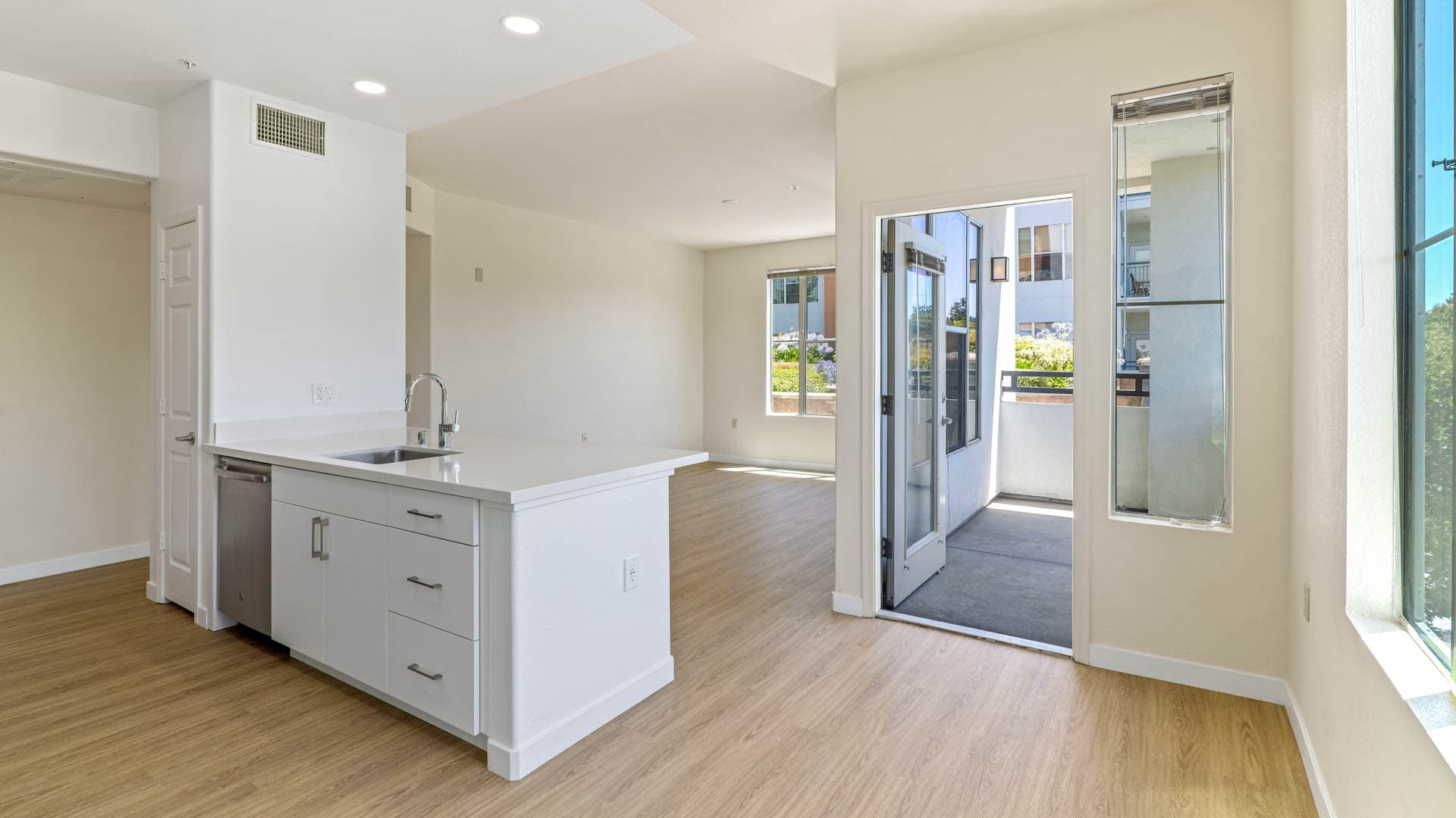 Archstone Fremont Center Apartments 1 of 11